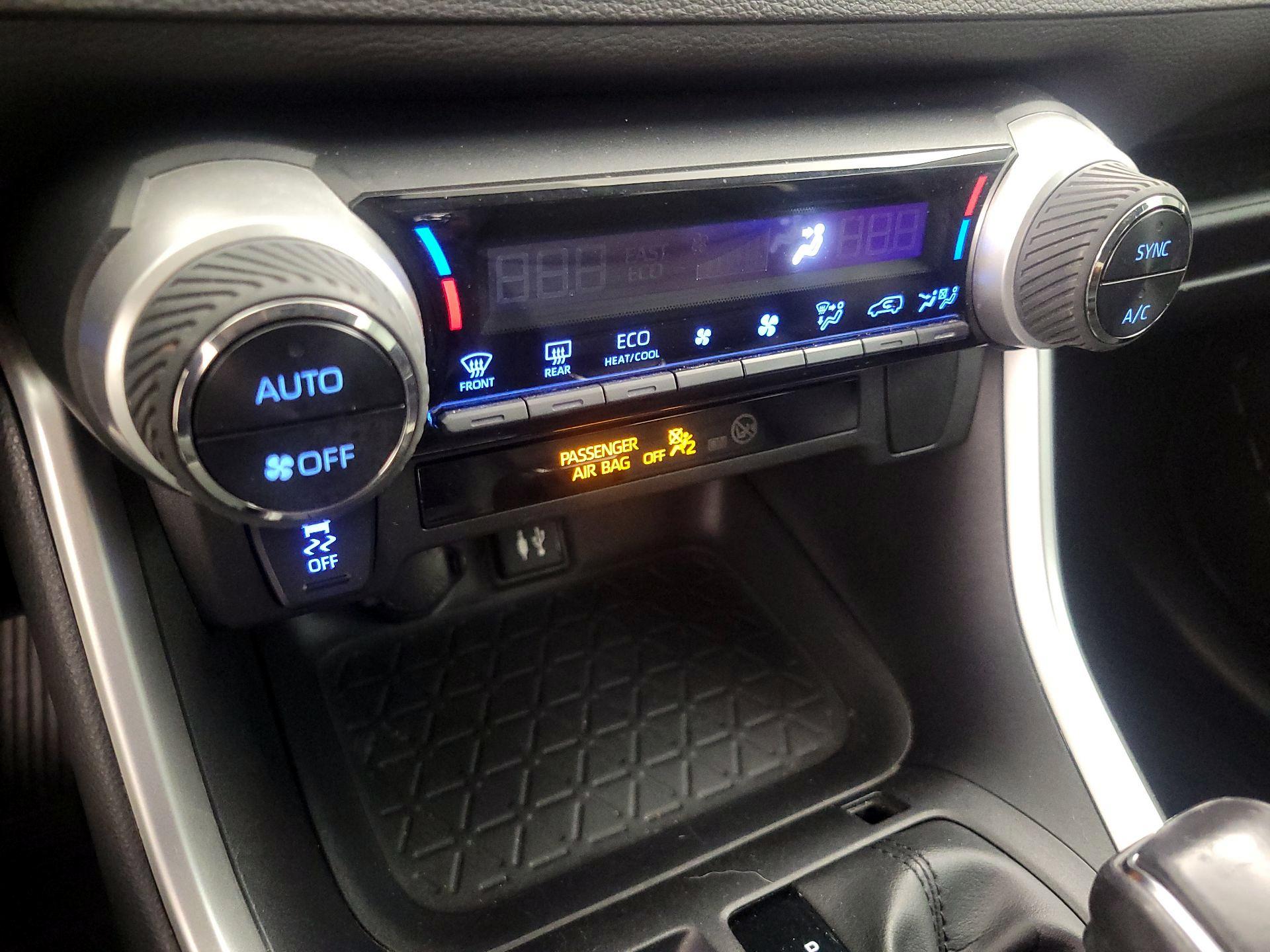 Thumbnail: 2019 Toyota RAV4 - 16