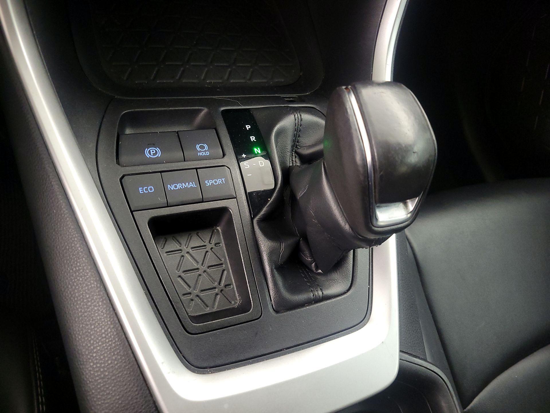 Thumbnail: 2019 Toyota RAV4 - 17