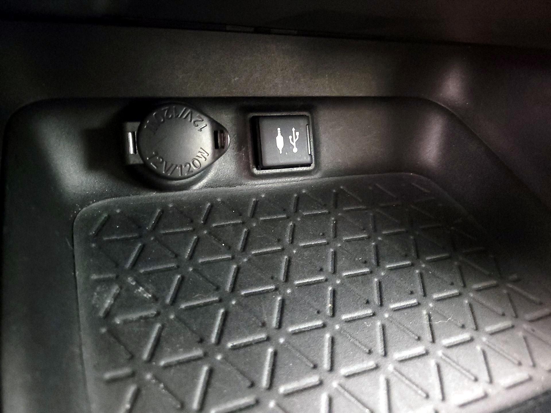 Thumbnail: 2019 Toyota RAV4 - 18
