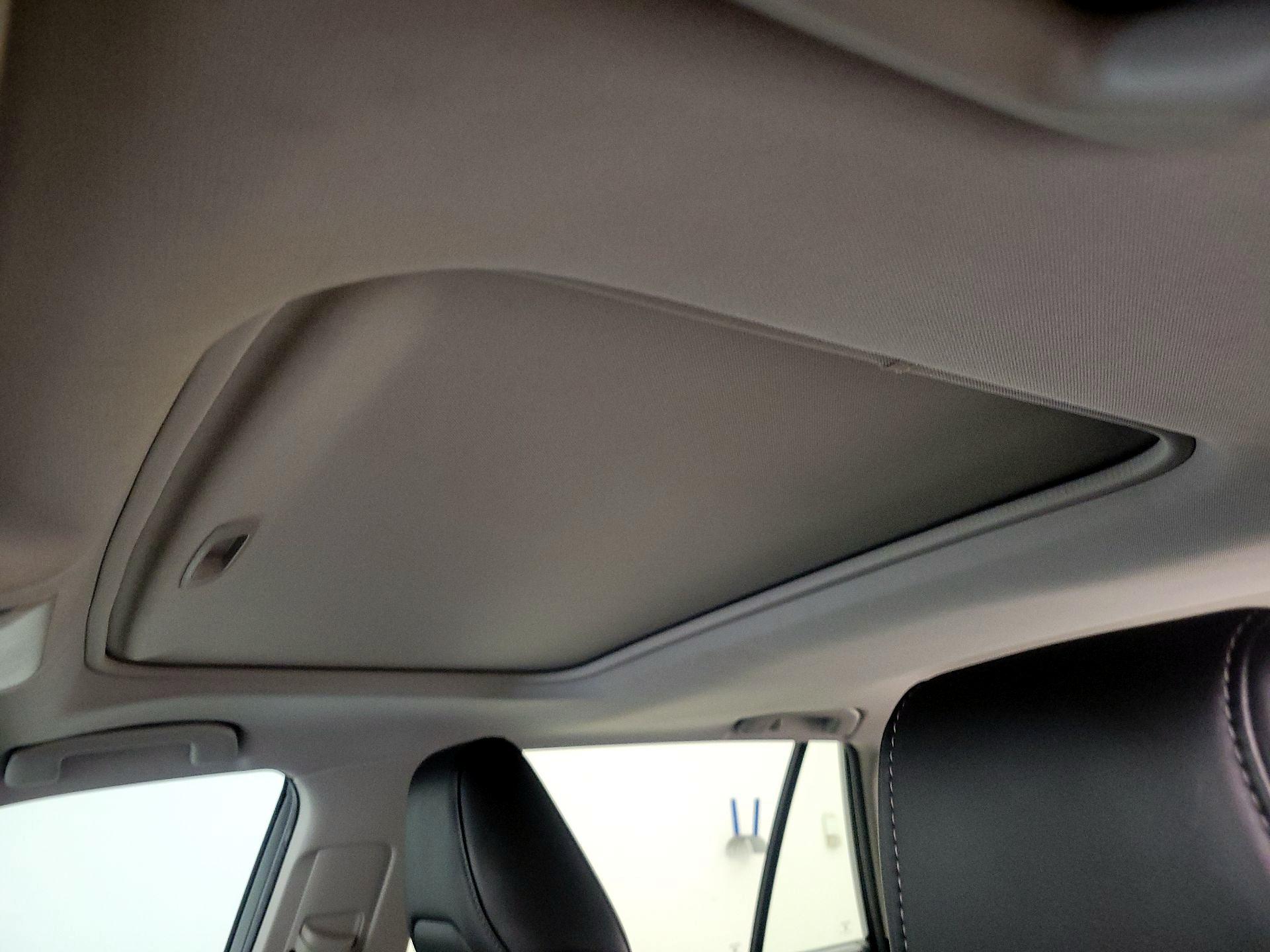 Thumbnail: 2019 Toyota RAV4 - 19