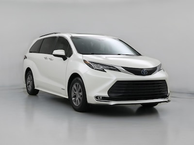 White 2021 Toyota Sienna Hybrid XLE