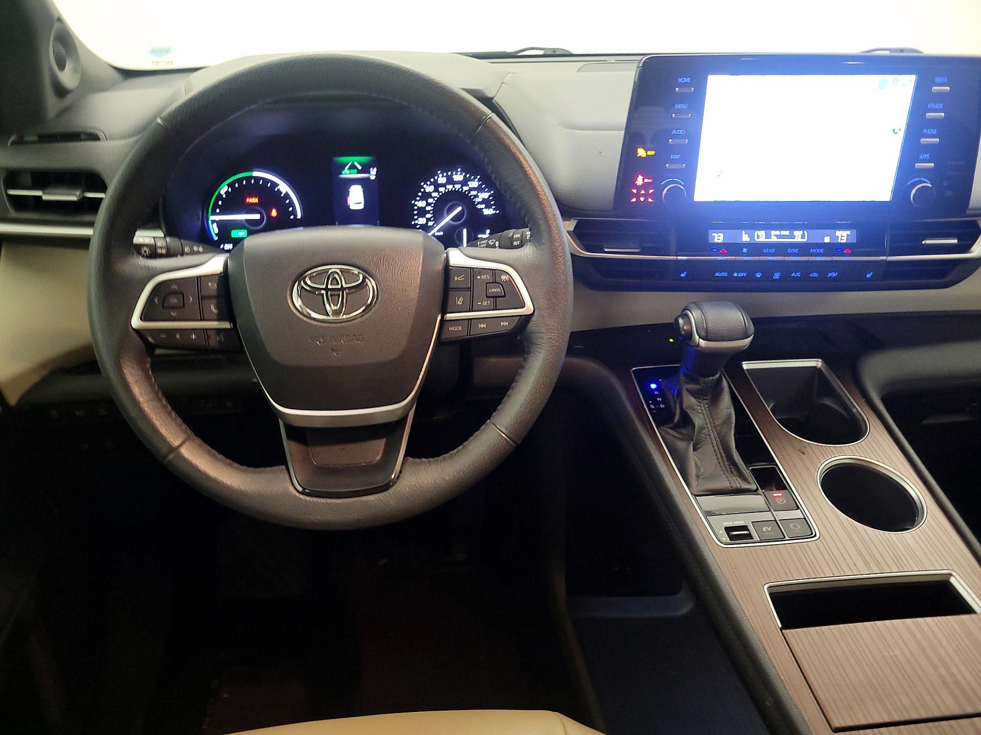 Thumbnail: 2021 Toyota Sienna - 10
