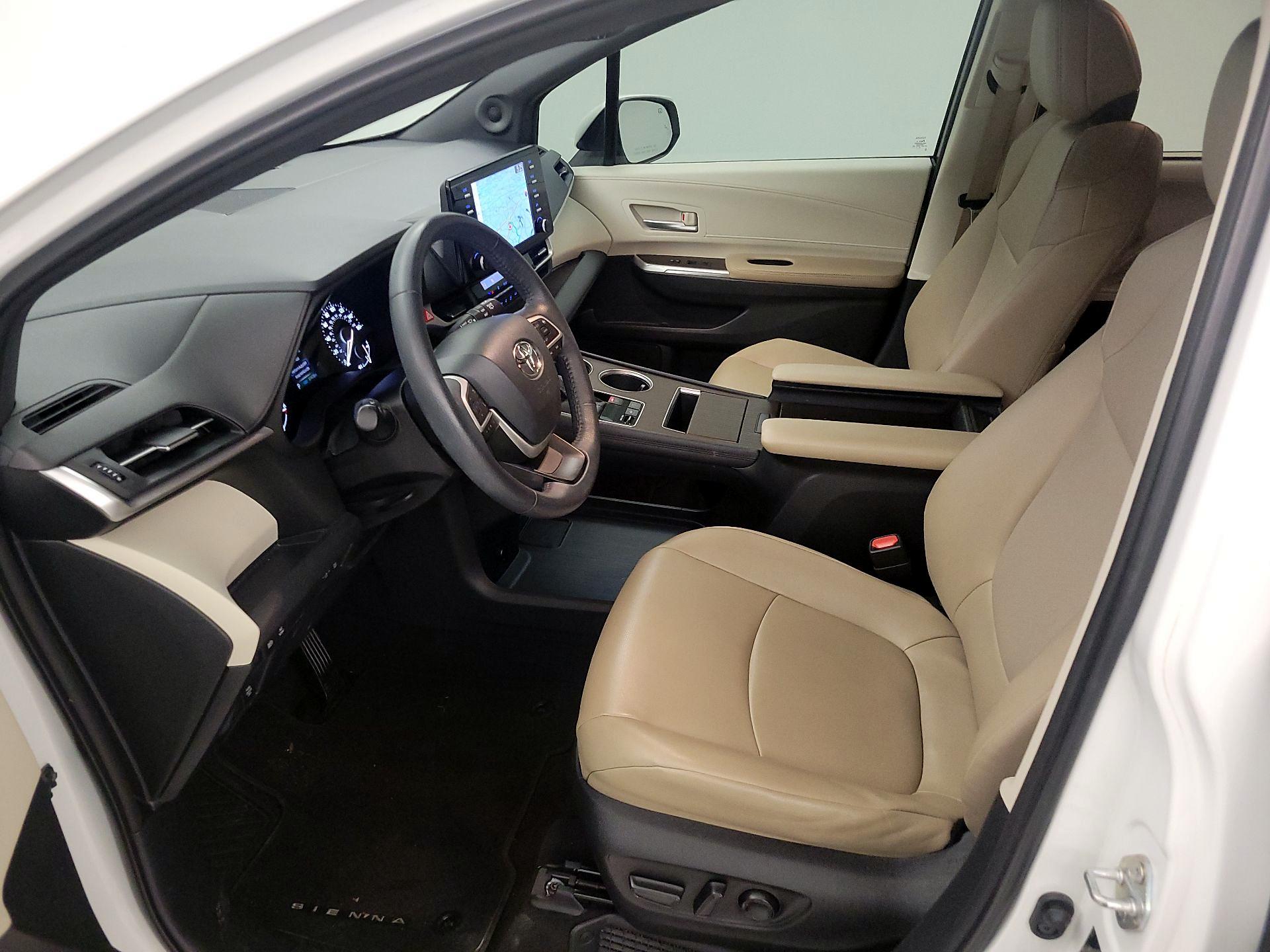 Thumbnail: 2021 Toyota Sienna - 11