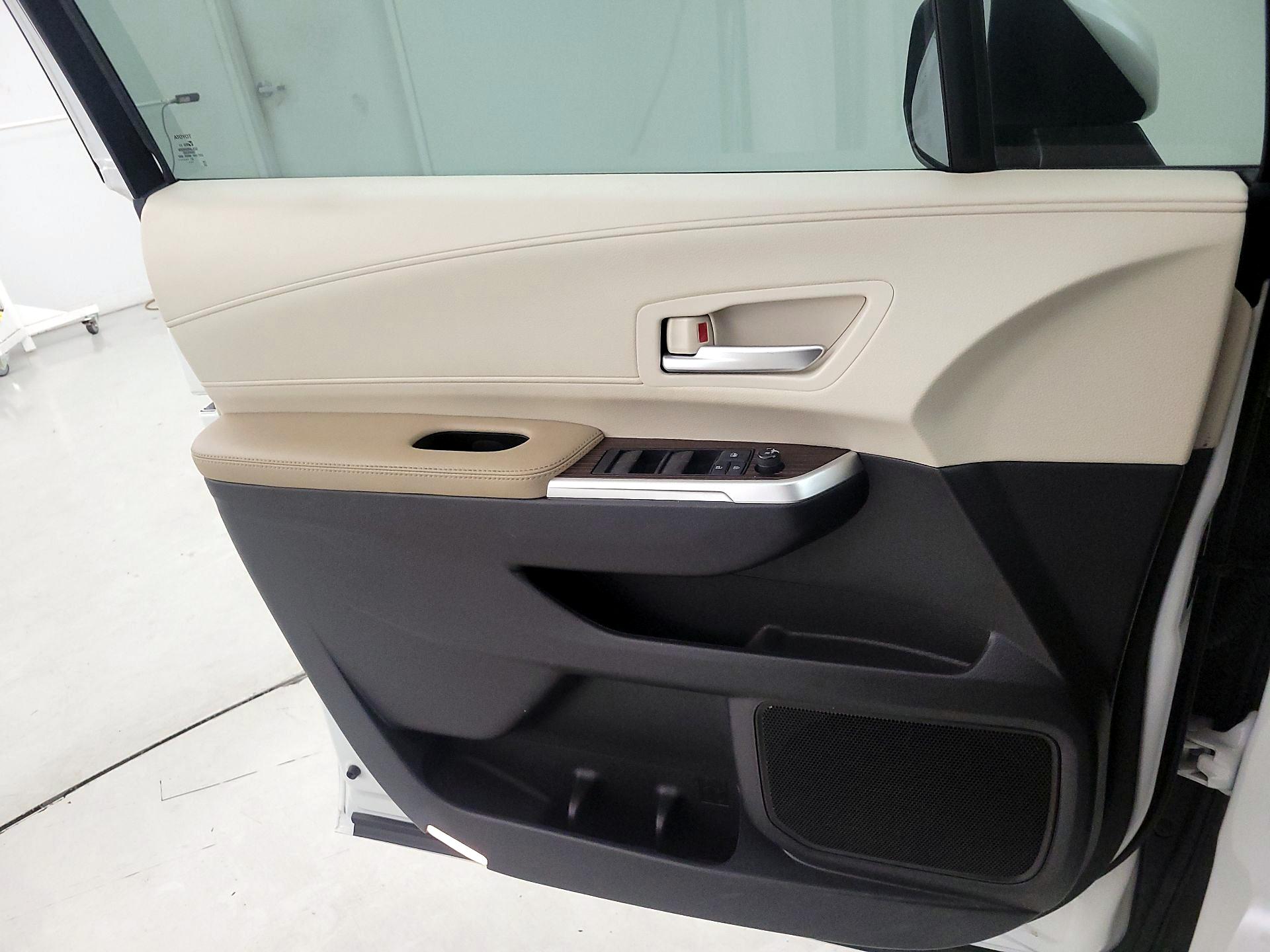 Thumbnail: 2021 Toyota Sienna - 12