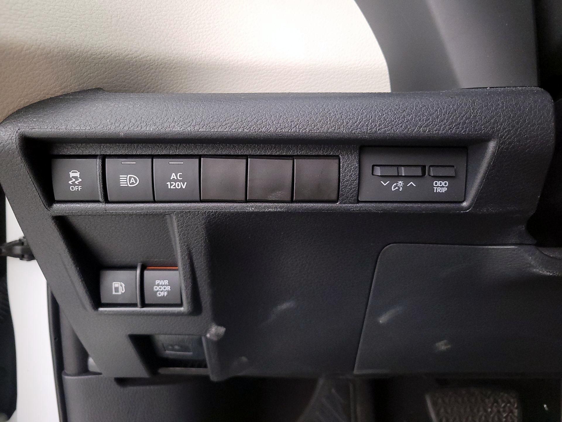 Thumbnail: 2021 Toyota Sienna - 13