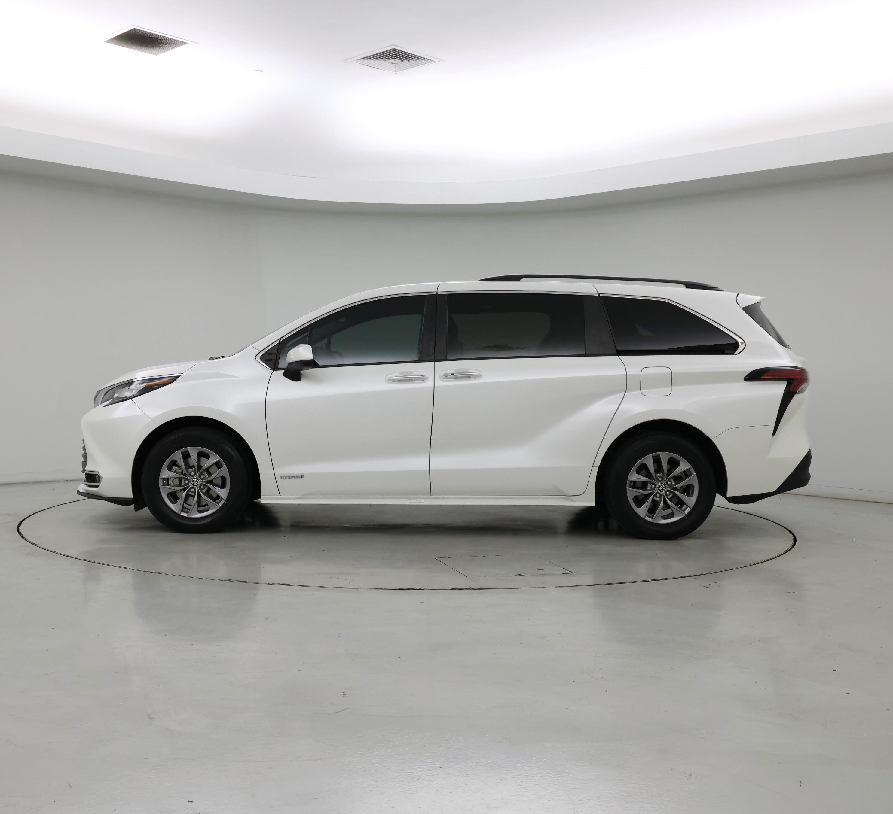 Thumbnail: 2021 Toyota Sienna - 3