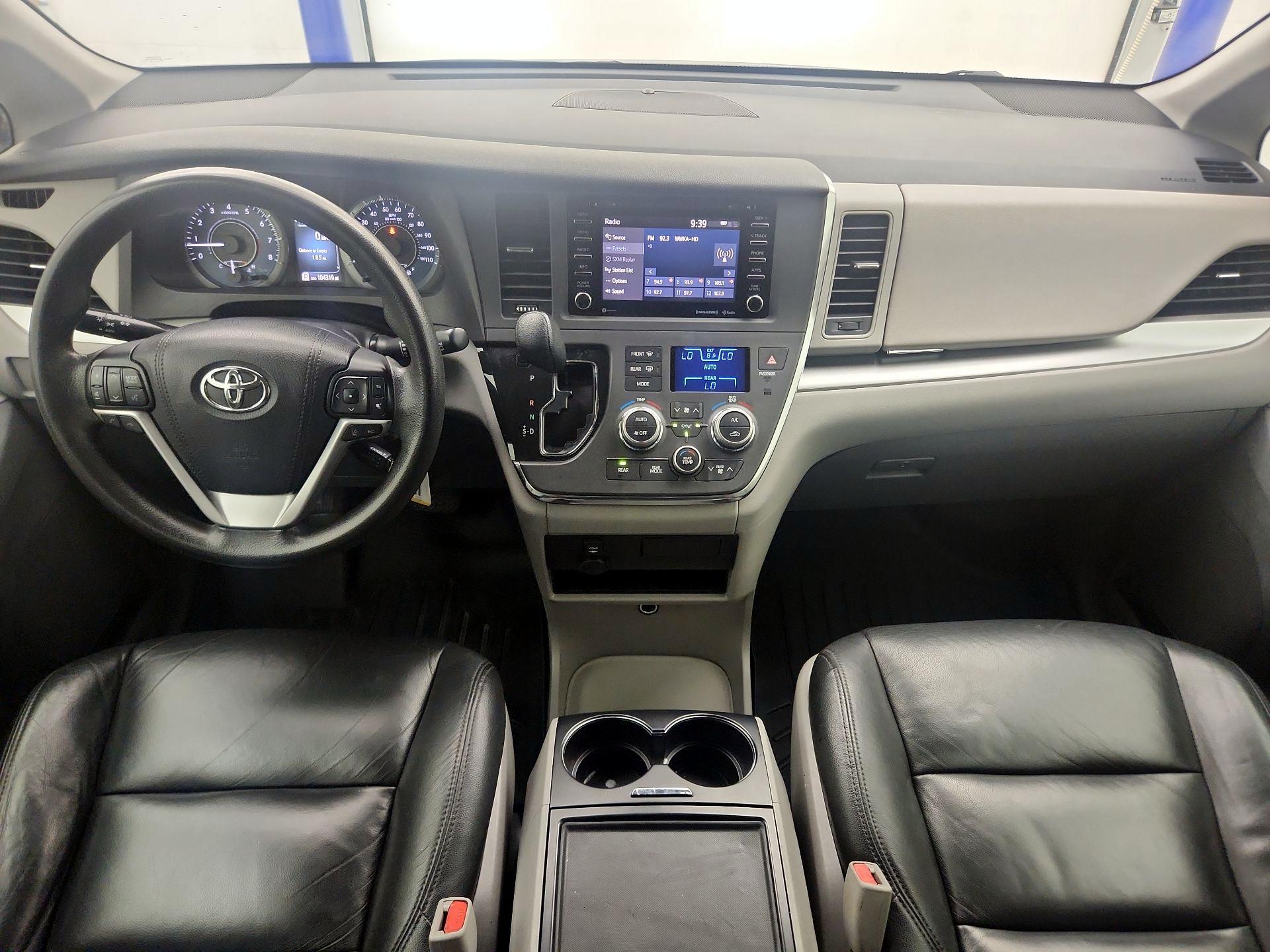 Thumbnail: 2018 Toyota Sienna - 9