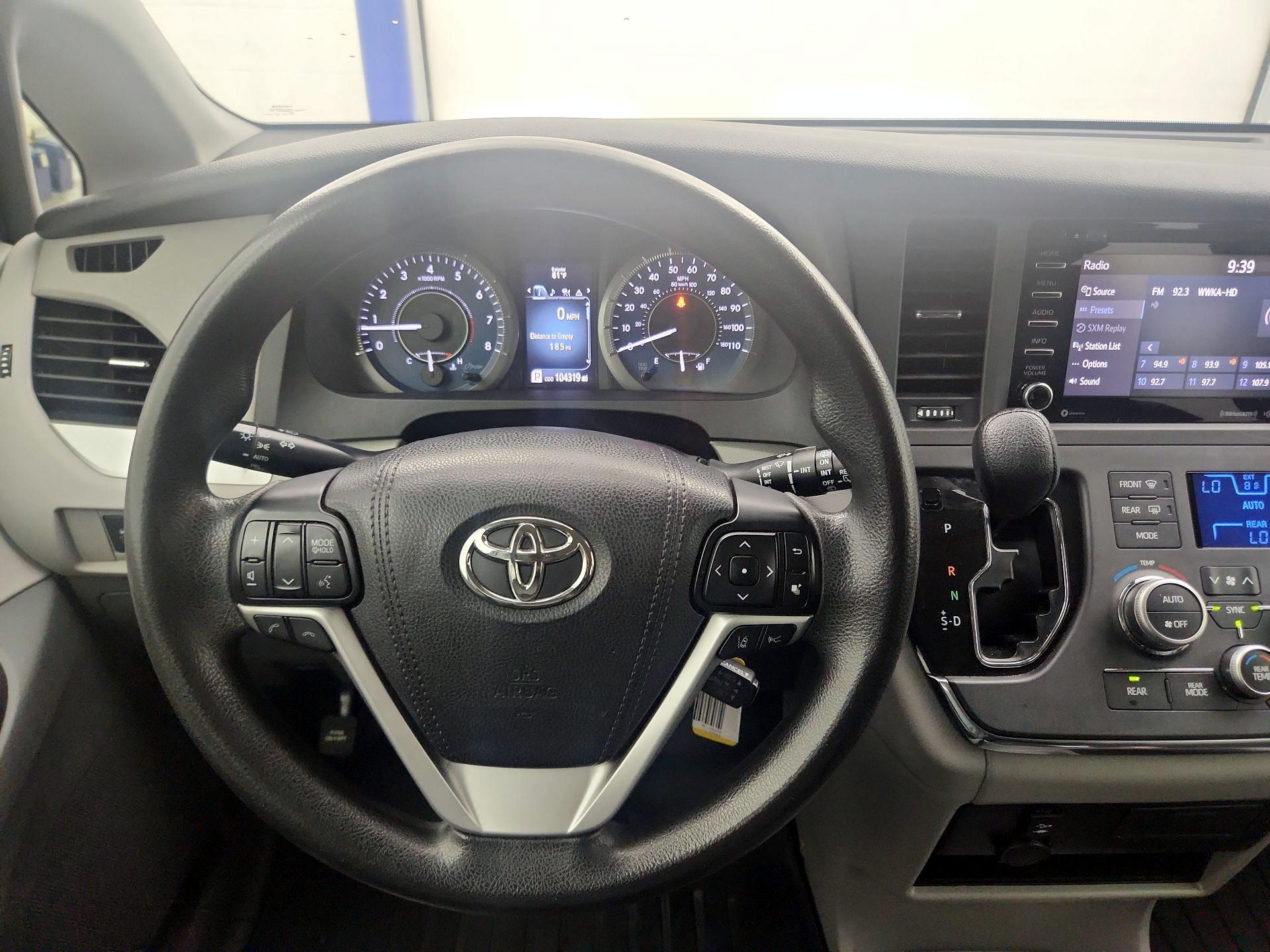 Thumbnail: 2018 Toyota Sienna - 10