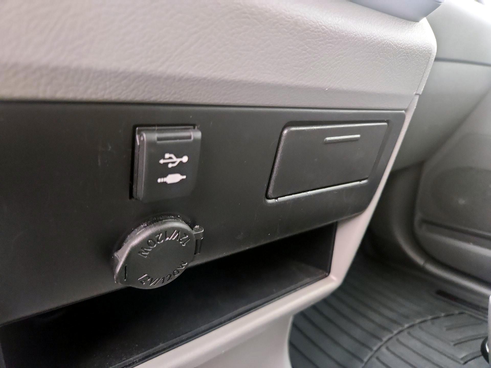 Thumbnail: 2018 Toyota Sienna - 18
