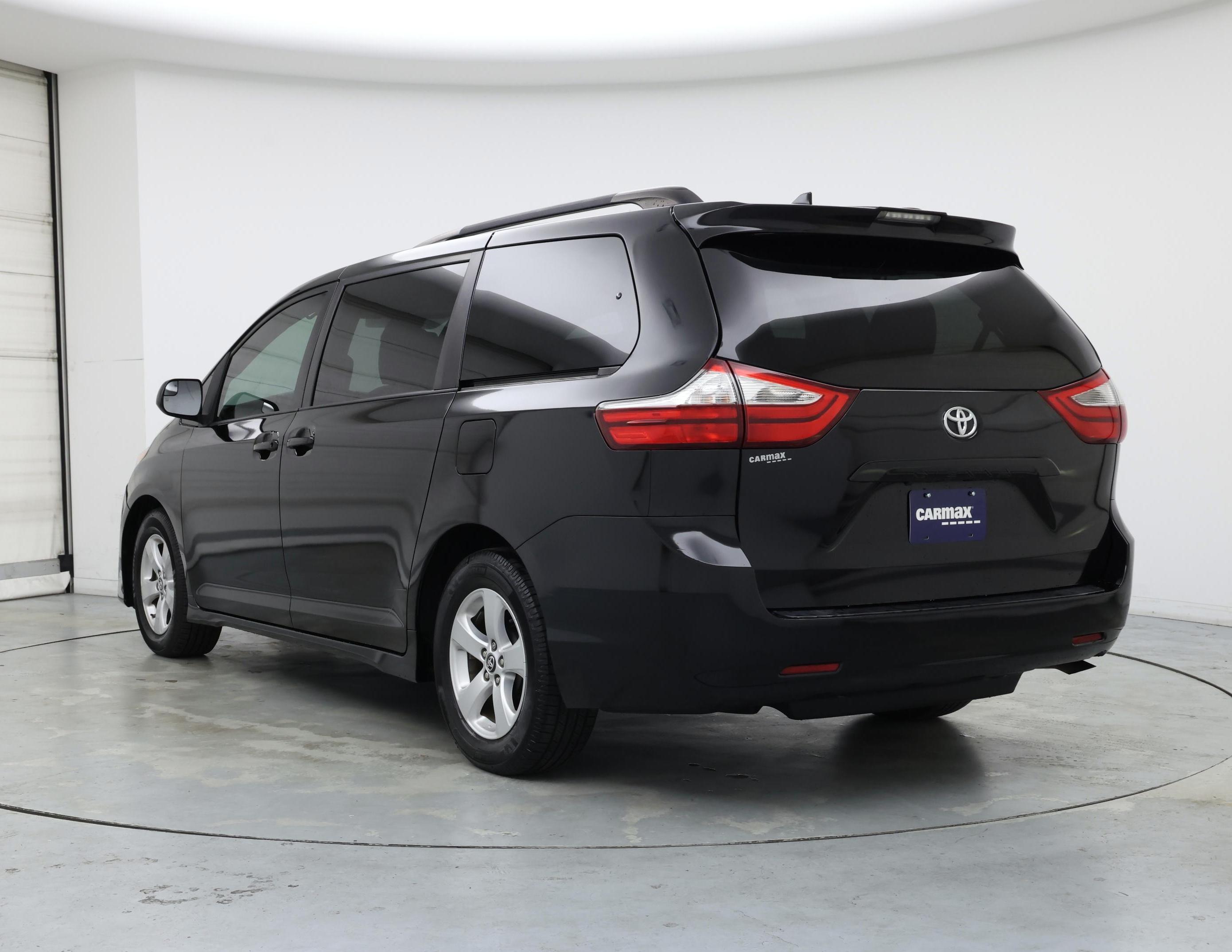 Thumbnail: 2018 Toyota Sienna - 2