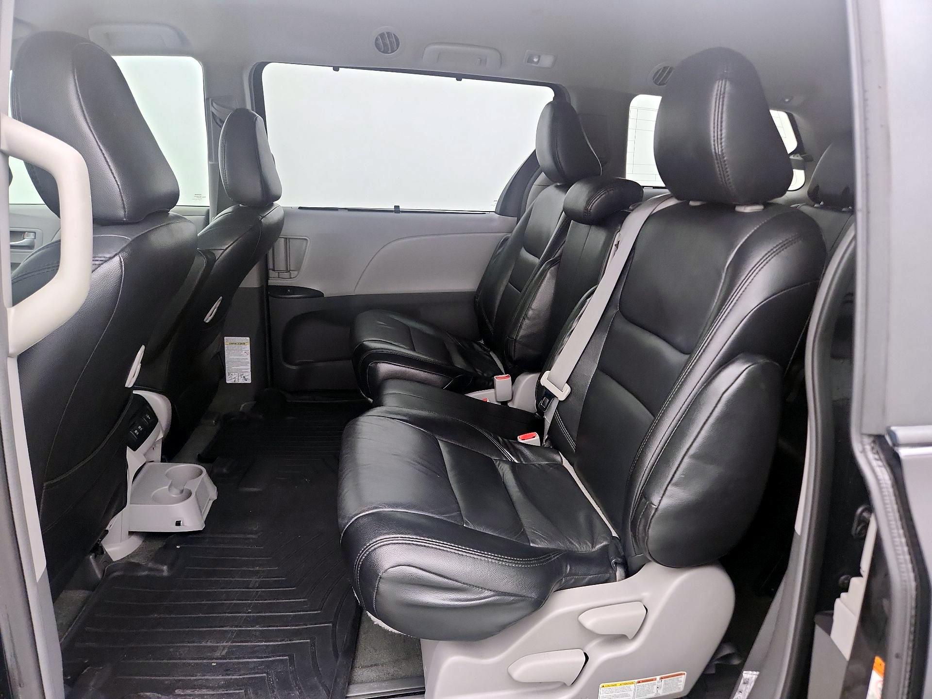 Thumbnail: 2018 Toyota Sienna - 19