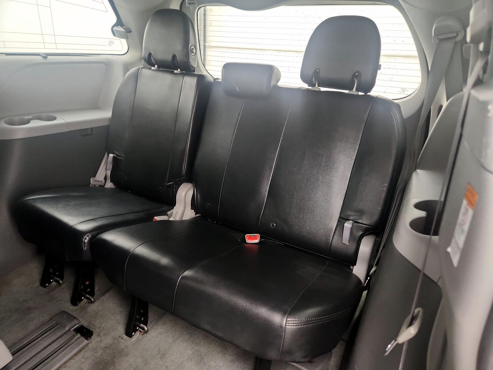 Thumbnail: 2018 Toyota Sienna - 20