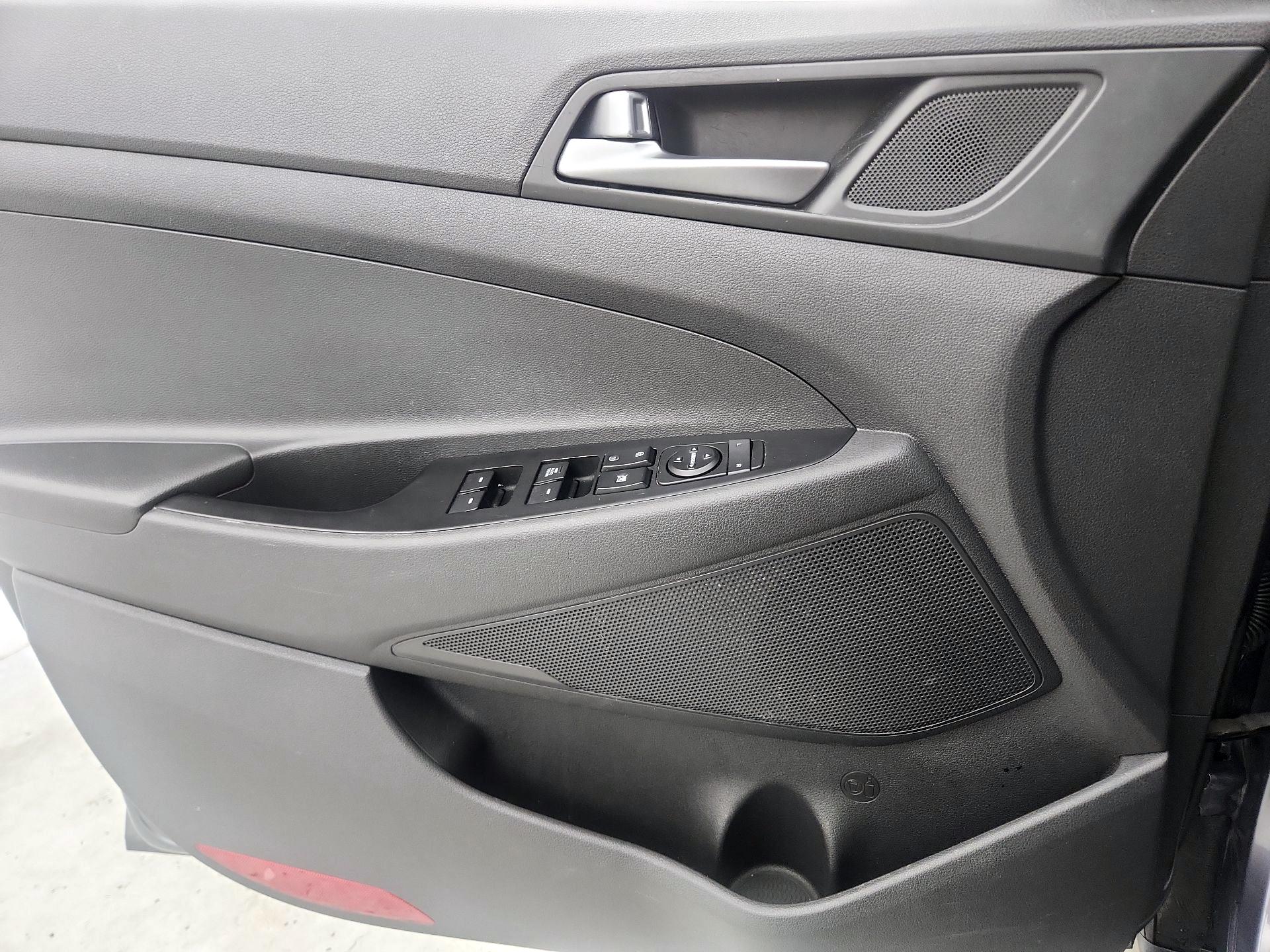 Thumbnail: 2016 Hyundai Tucson - 12