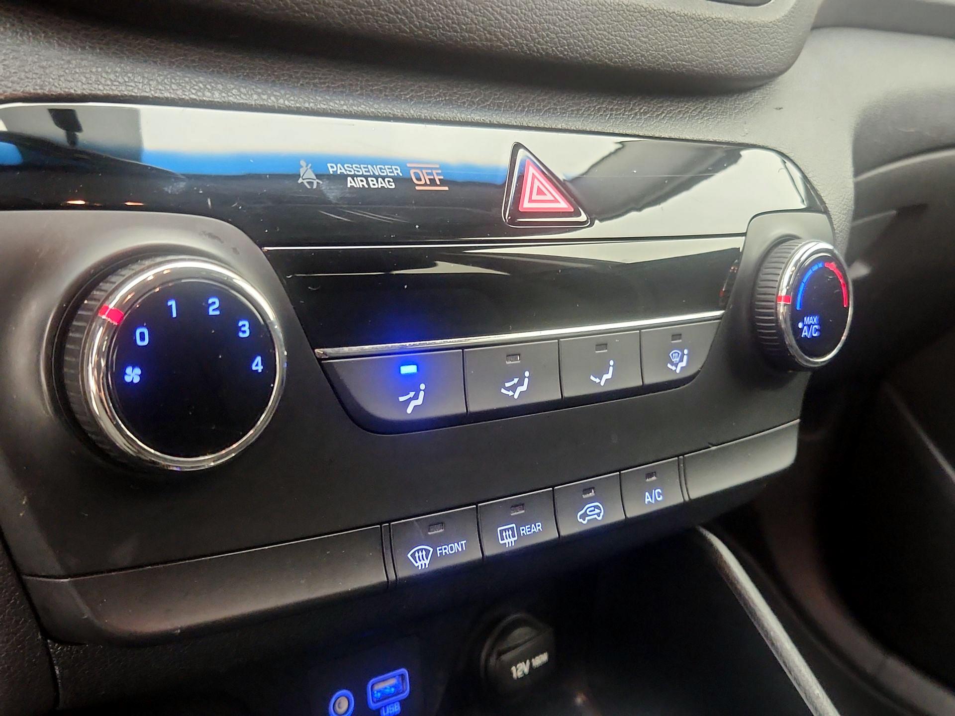 Thumbnail: 2016 Hyundai Tucson - 16