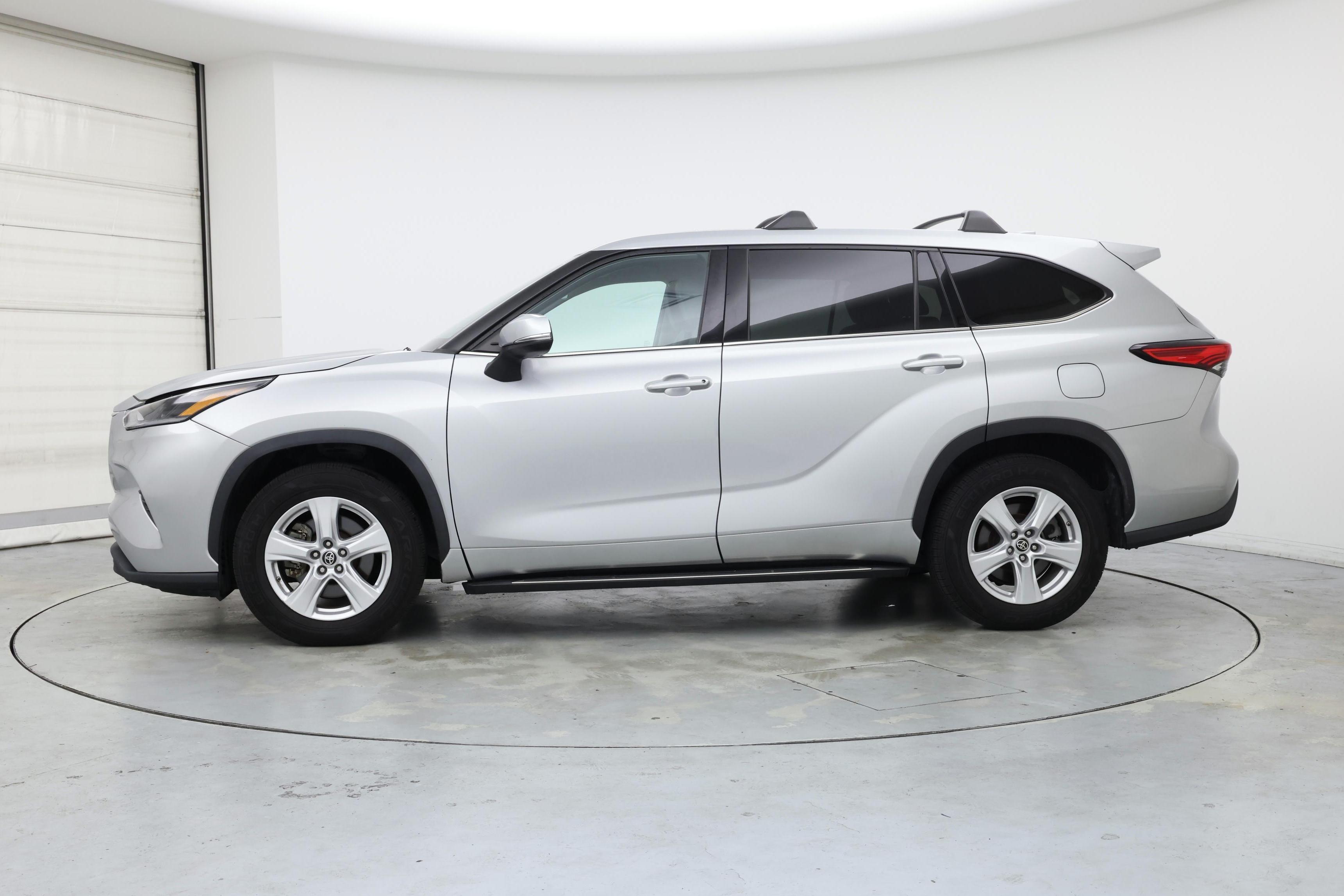 Thumbnail: 2021 Toyota Highlander - 3