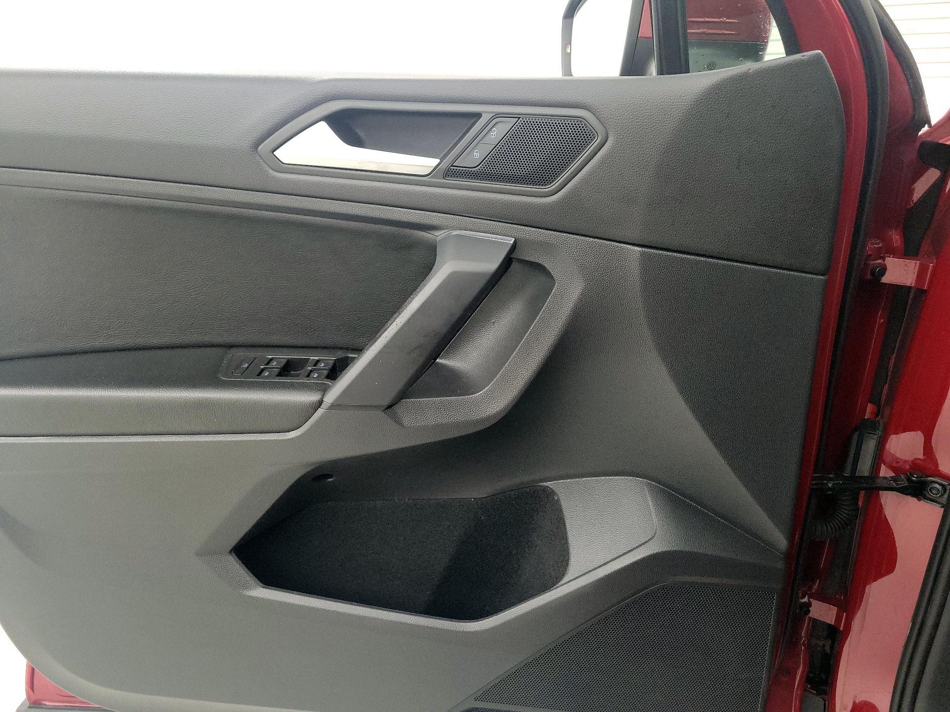 Thumbnail: 2019 Volkswagen Tiguan - 12