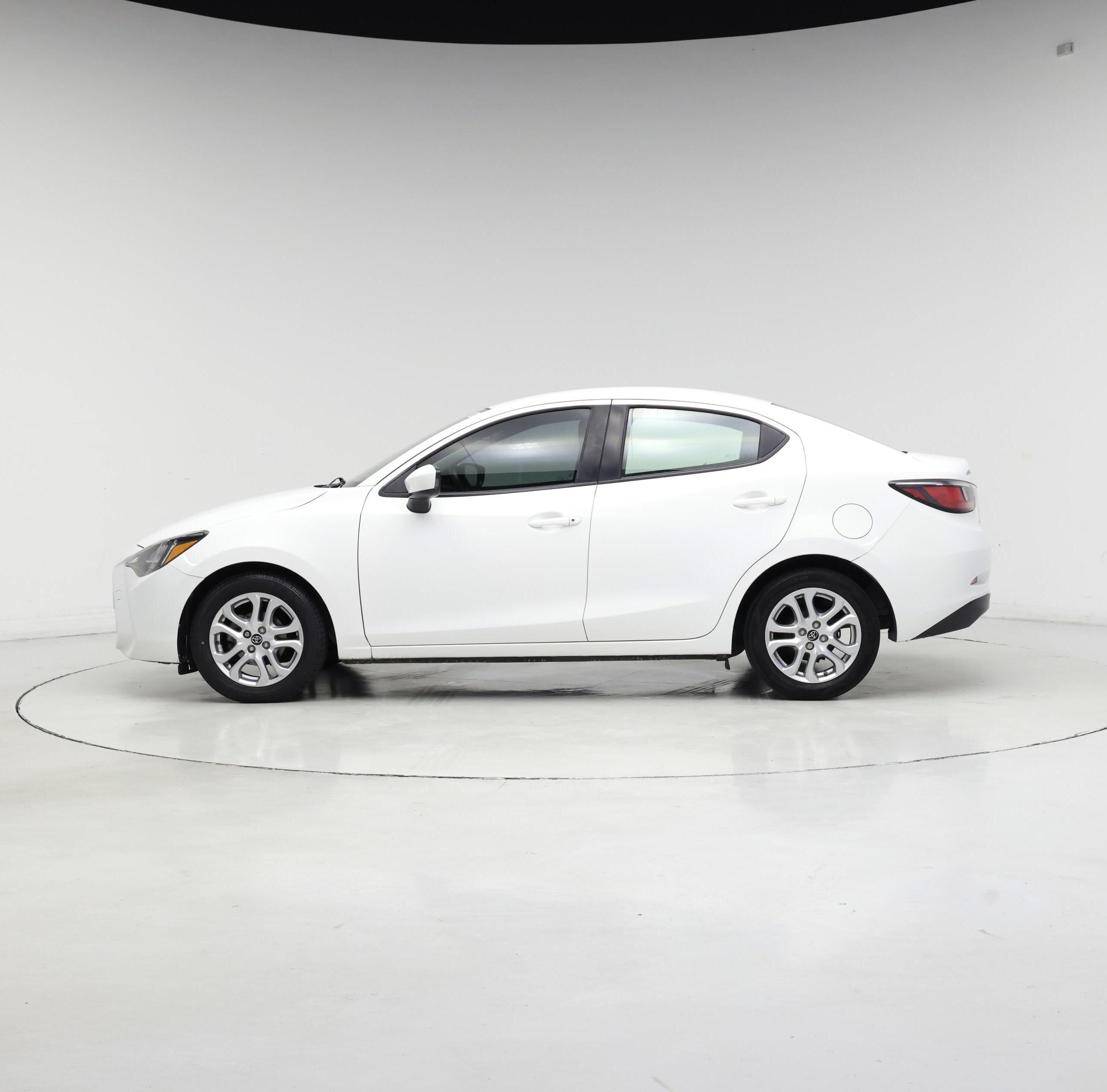 Thumbnail: 2018 Toyota Yaris iA - 3
