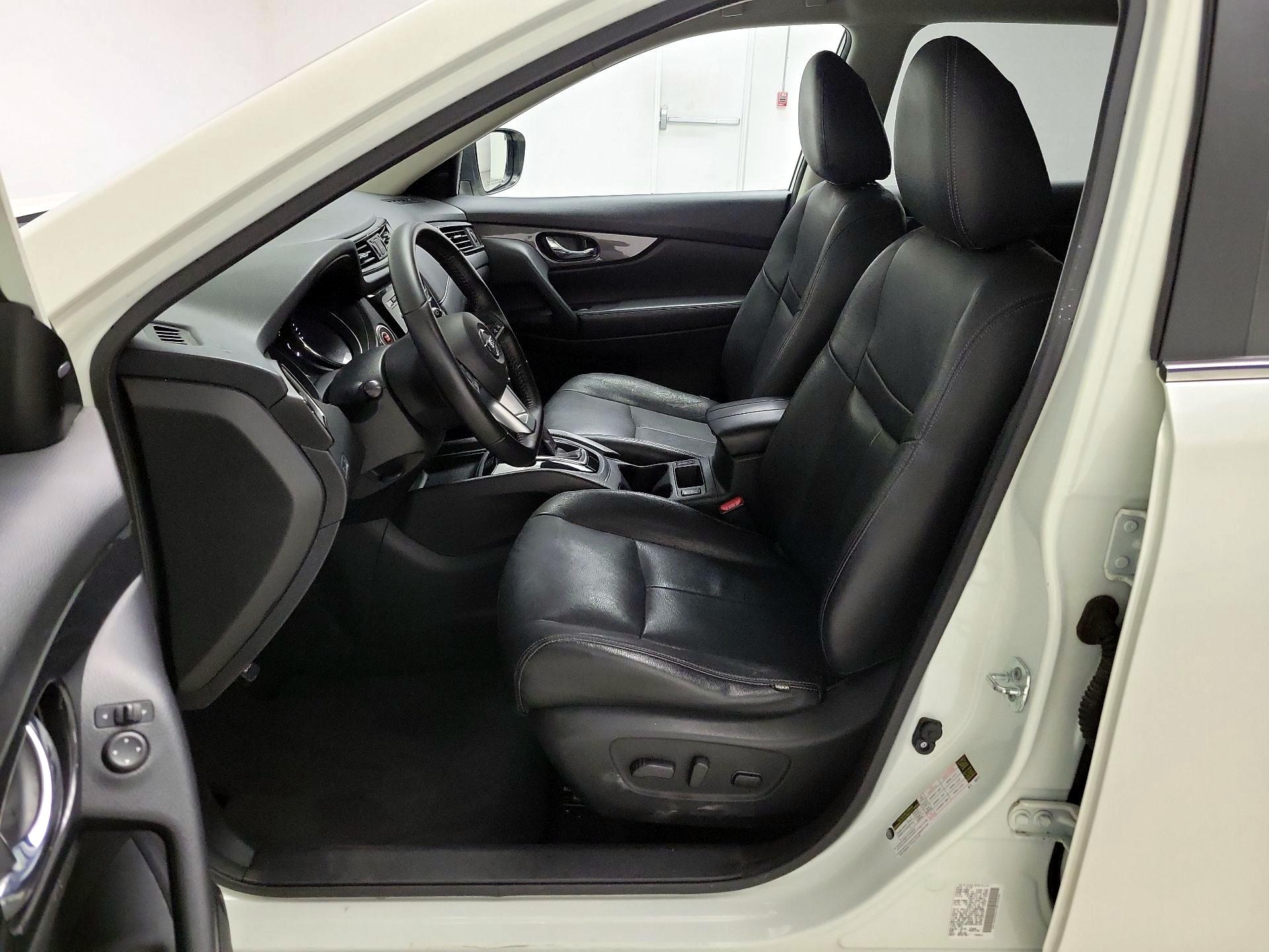 Thumbnail: 2017 Nissan Rogue - 11
