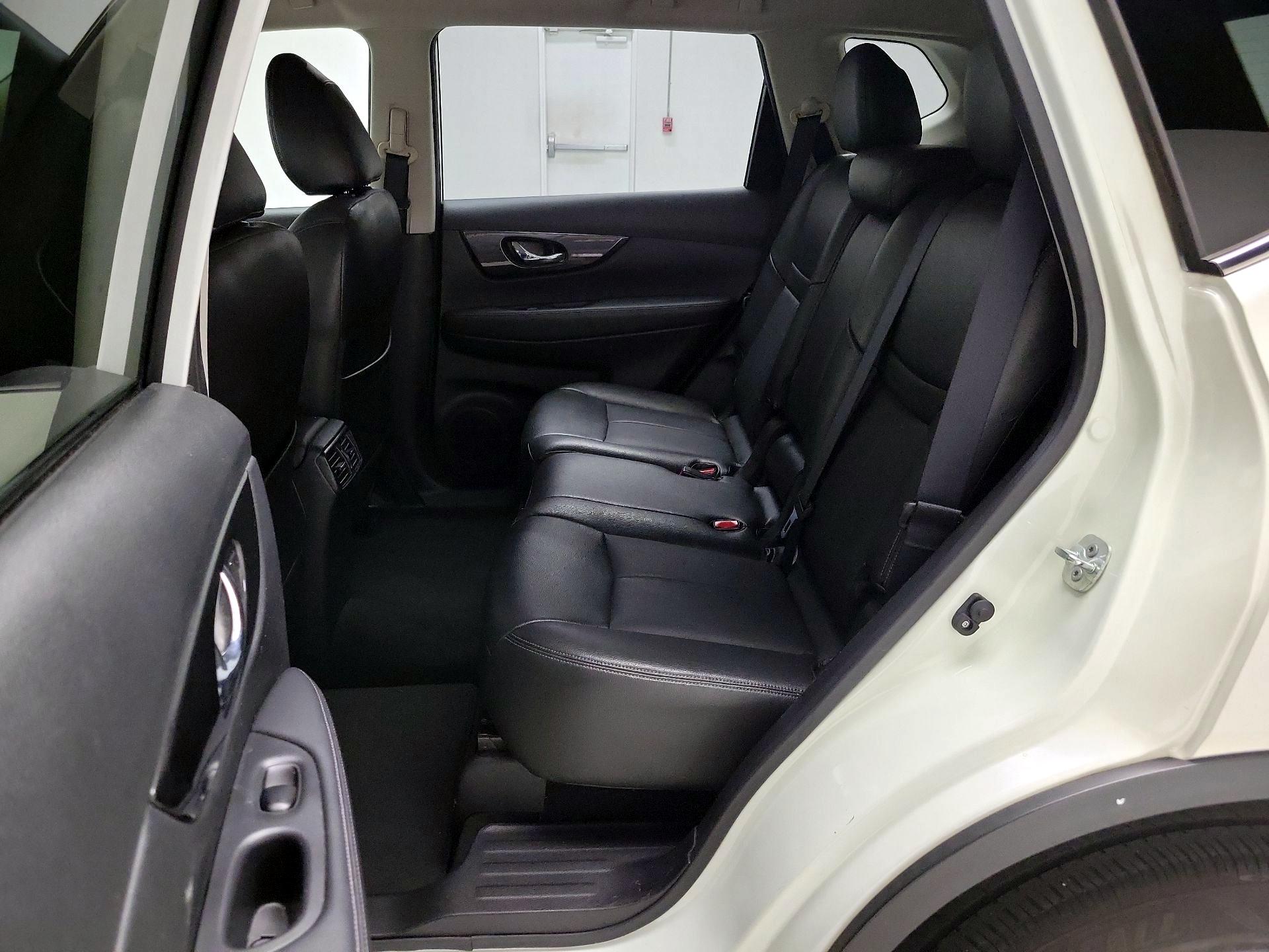 Thumbnail: 2017 Nissan Rogue - 19