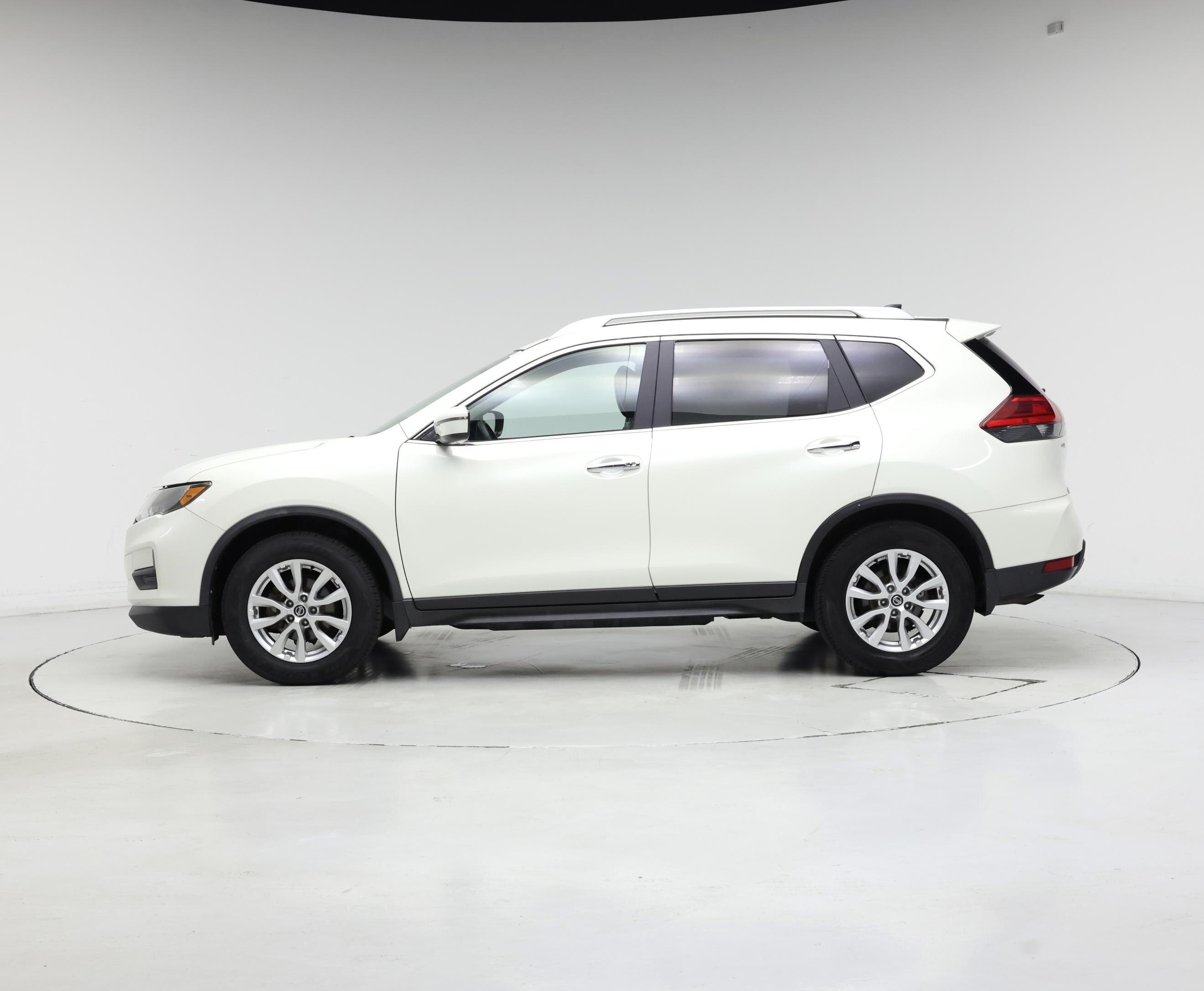 Thumbnail: 2017 Nissan Rogue - 3