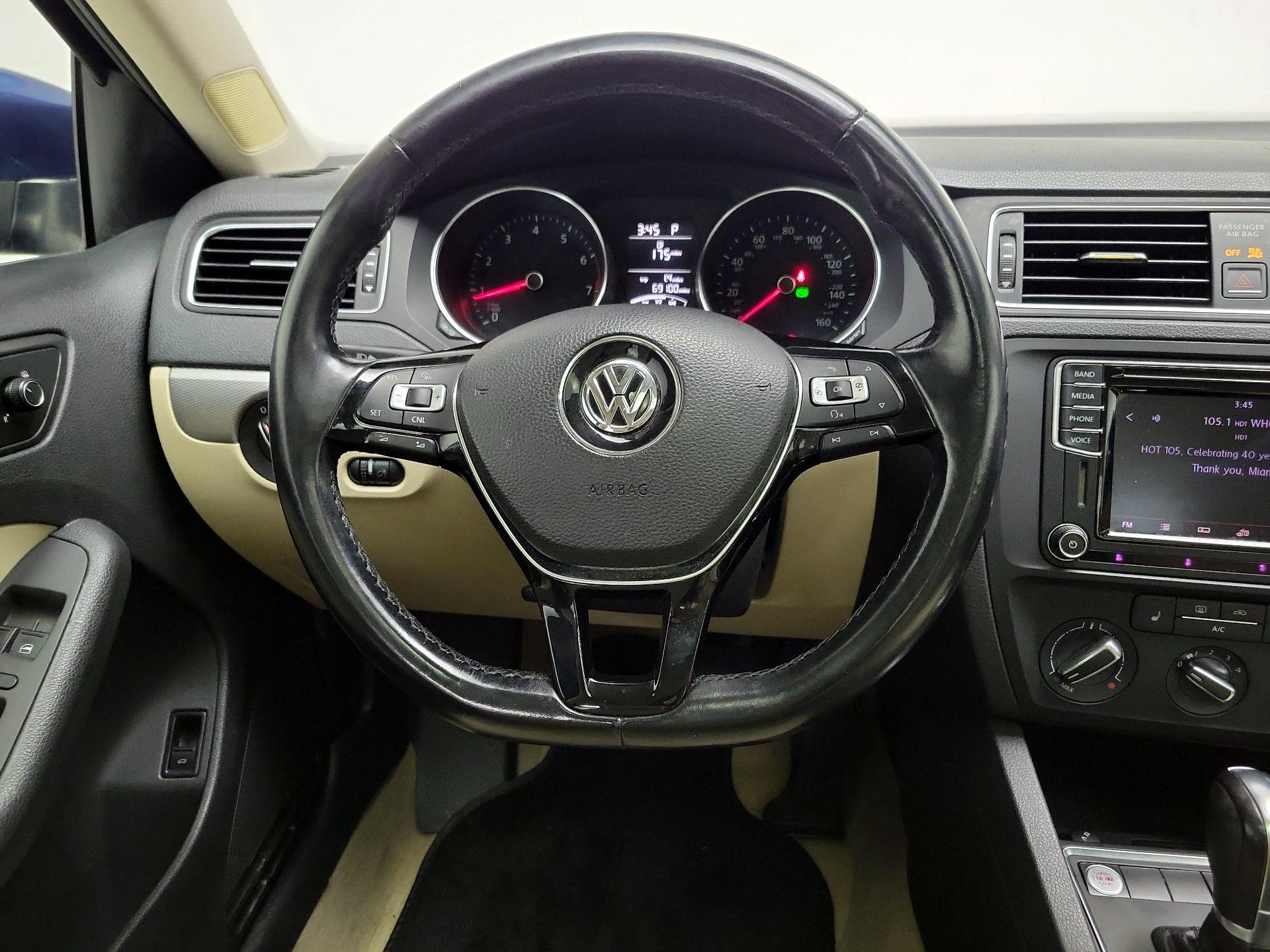 Thumbnail: 2016 Volkswagen Jetta - 10