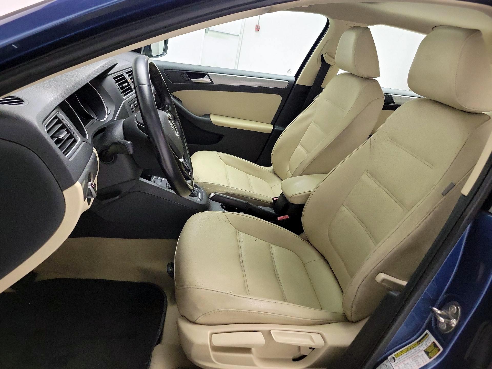 Thumbnail: 2016 Volkswagen Jetta - 11