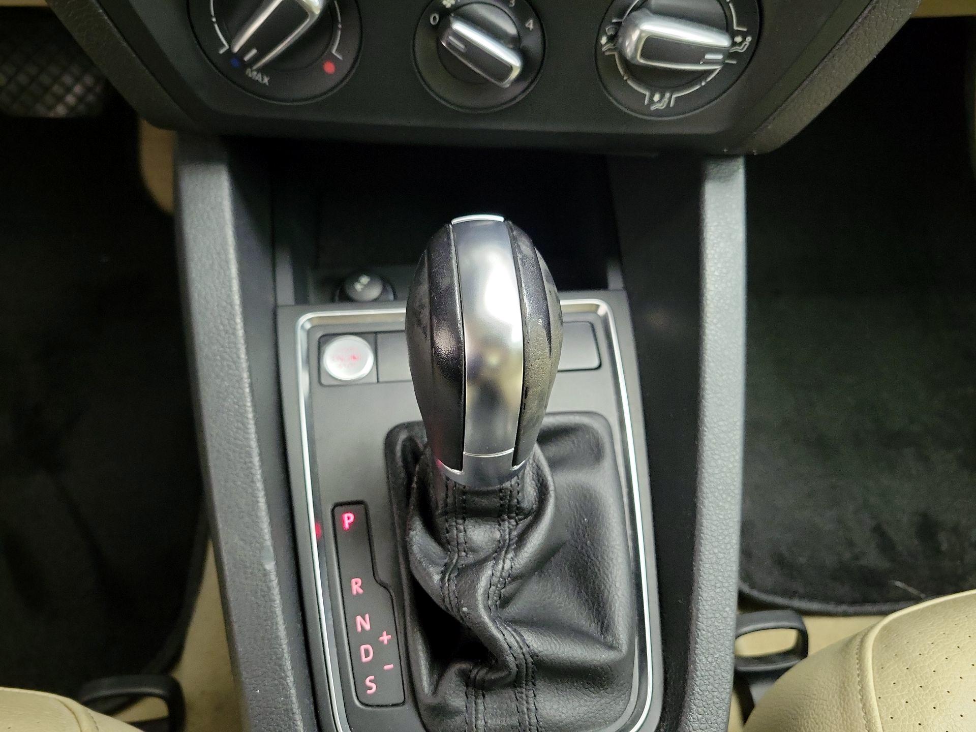 Thumbnail: 2016 Volkswagen Jetta - 17
