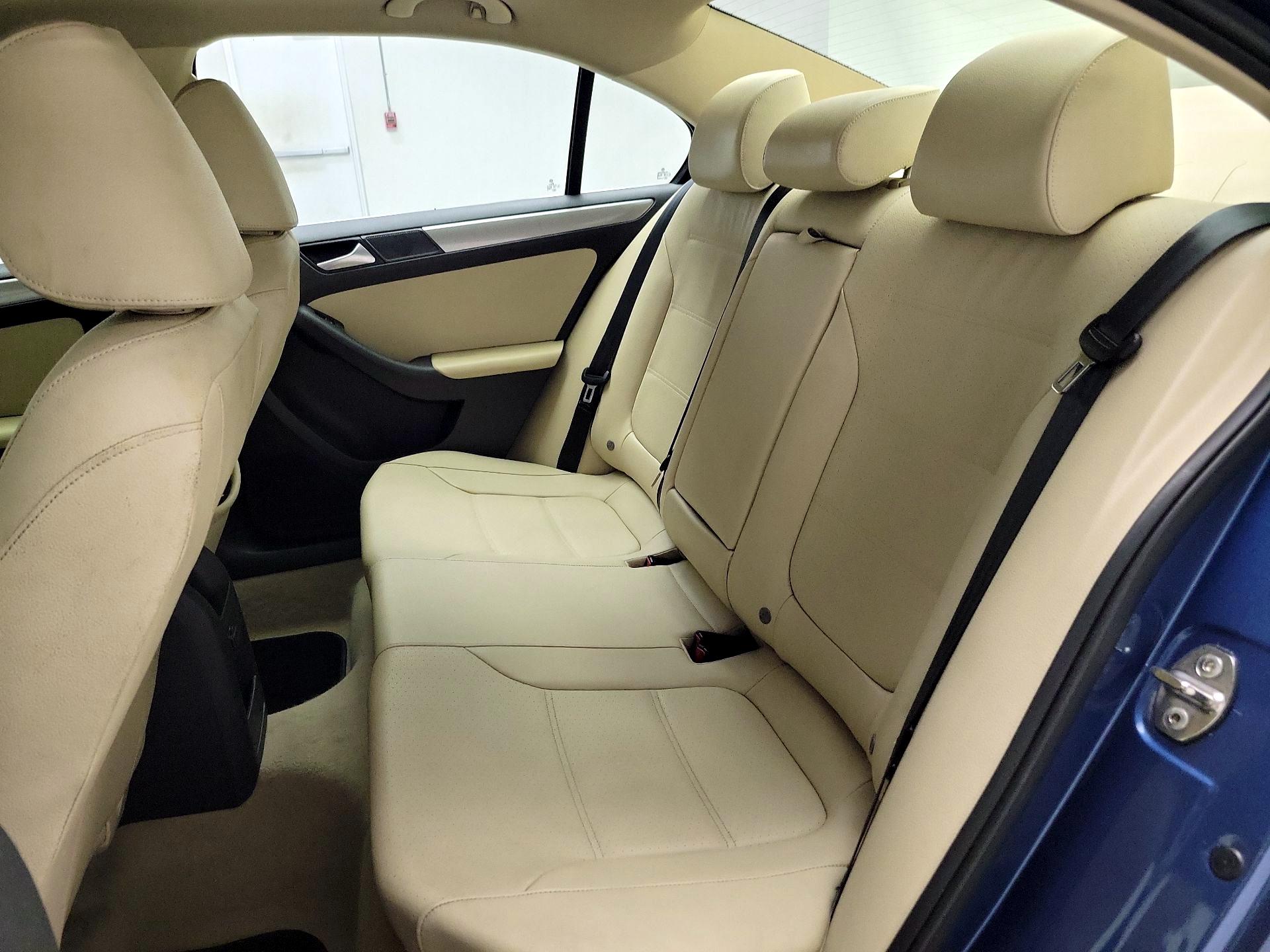 Thumbnail: 2016 Volkswagen Jetta - 20