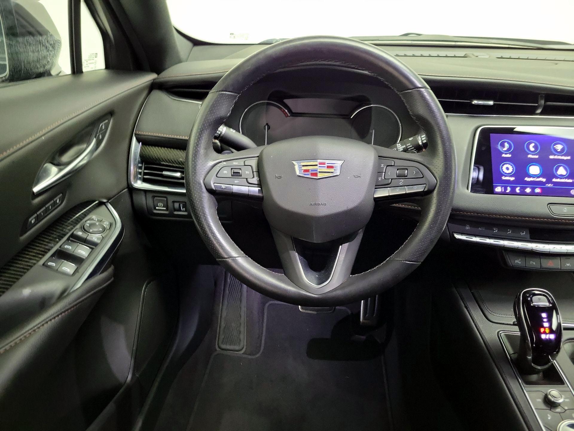 Thumbnail: 2022 Cadillac XT4 - 10