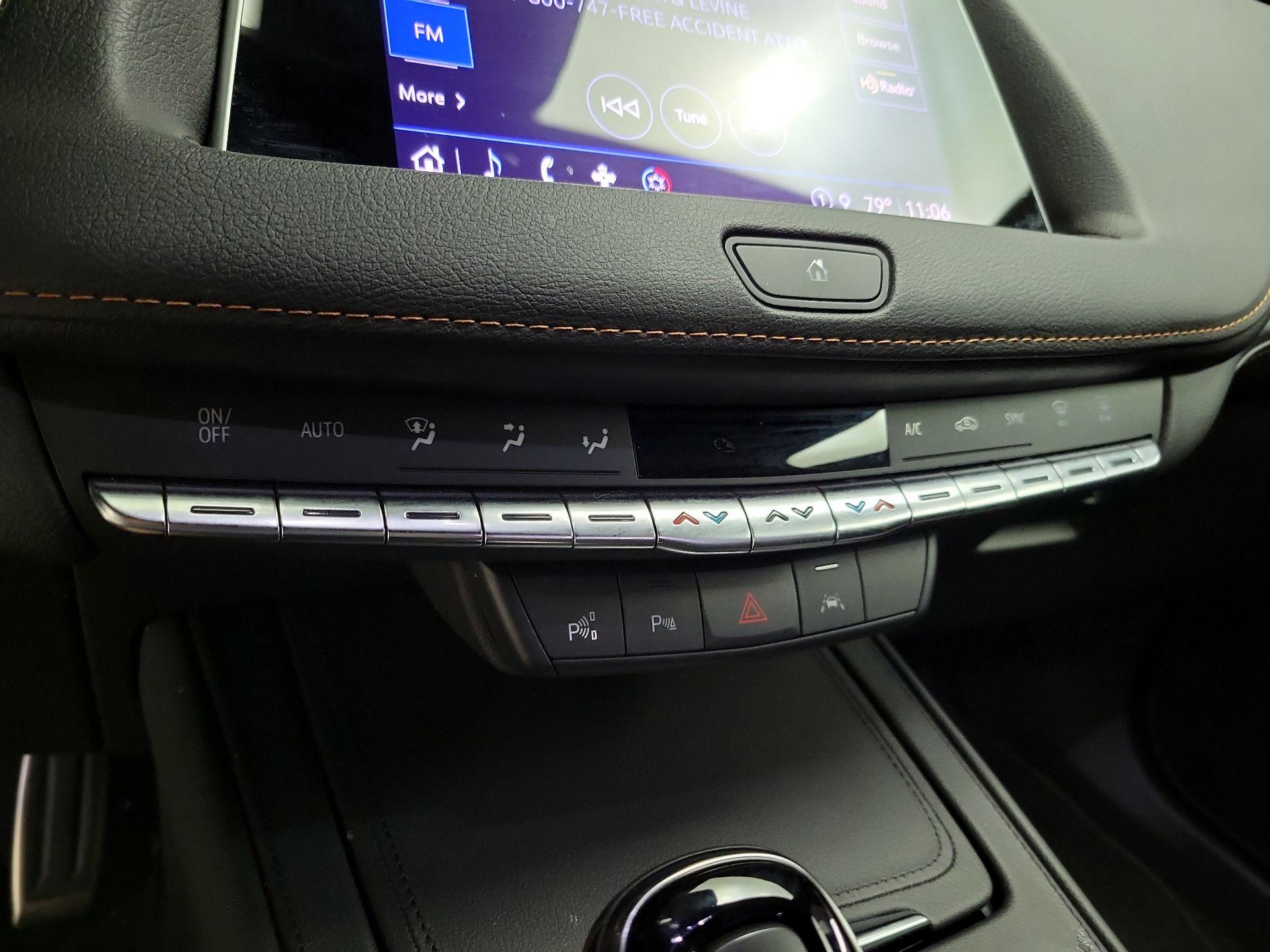Thumbnail: 2022 Cadillac XT4 - 15