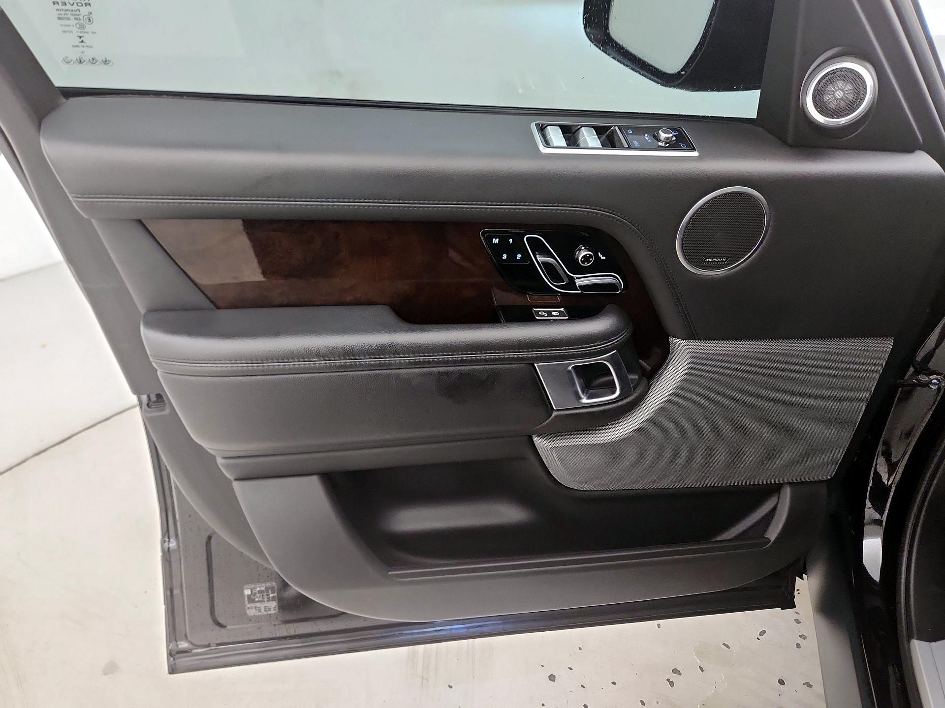 Thumbnail: 2020 Land Rover Range Rover - 12