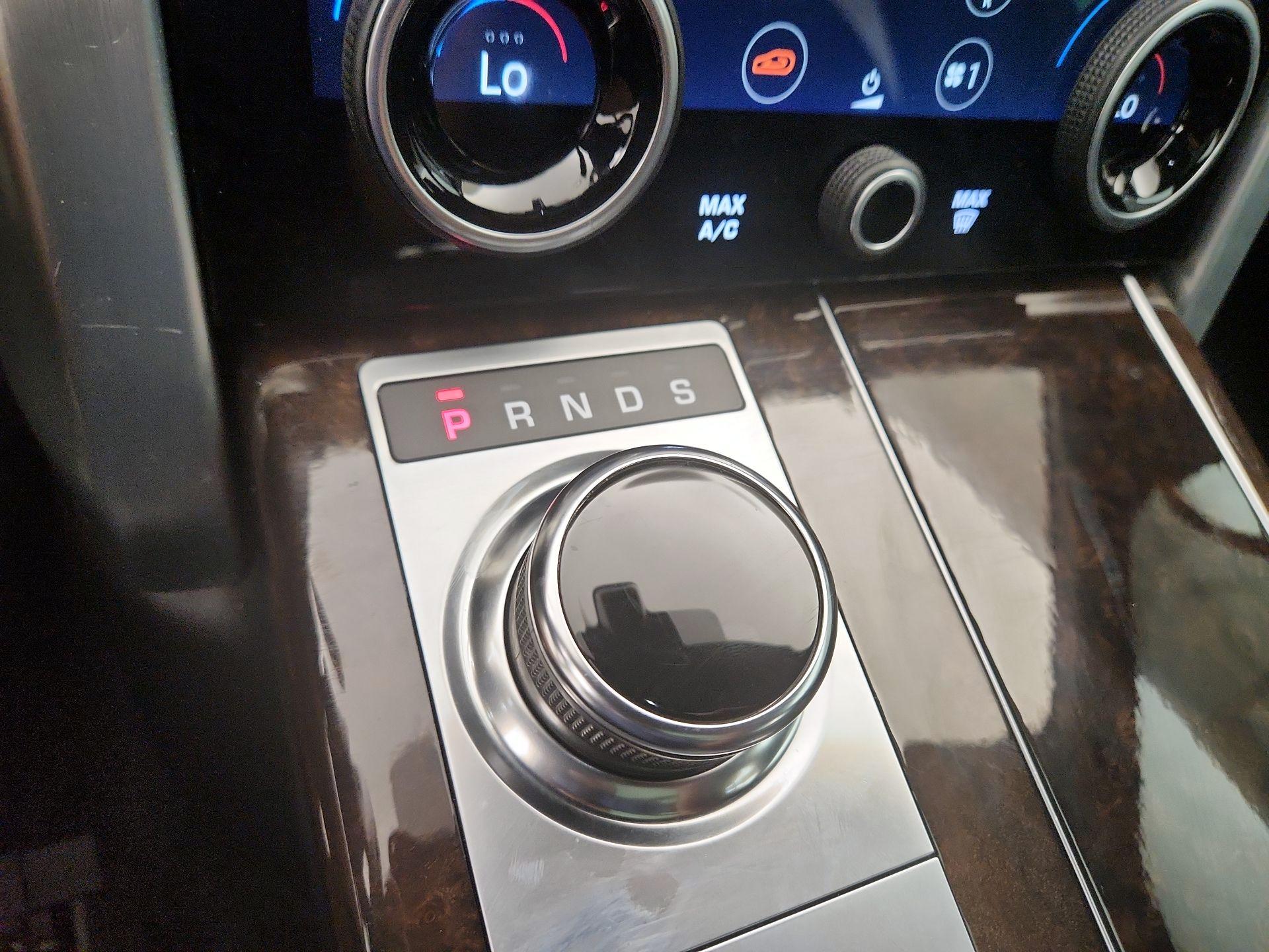 Thumbnail: 2020 Land Rover Range Rover - 18