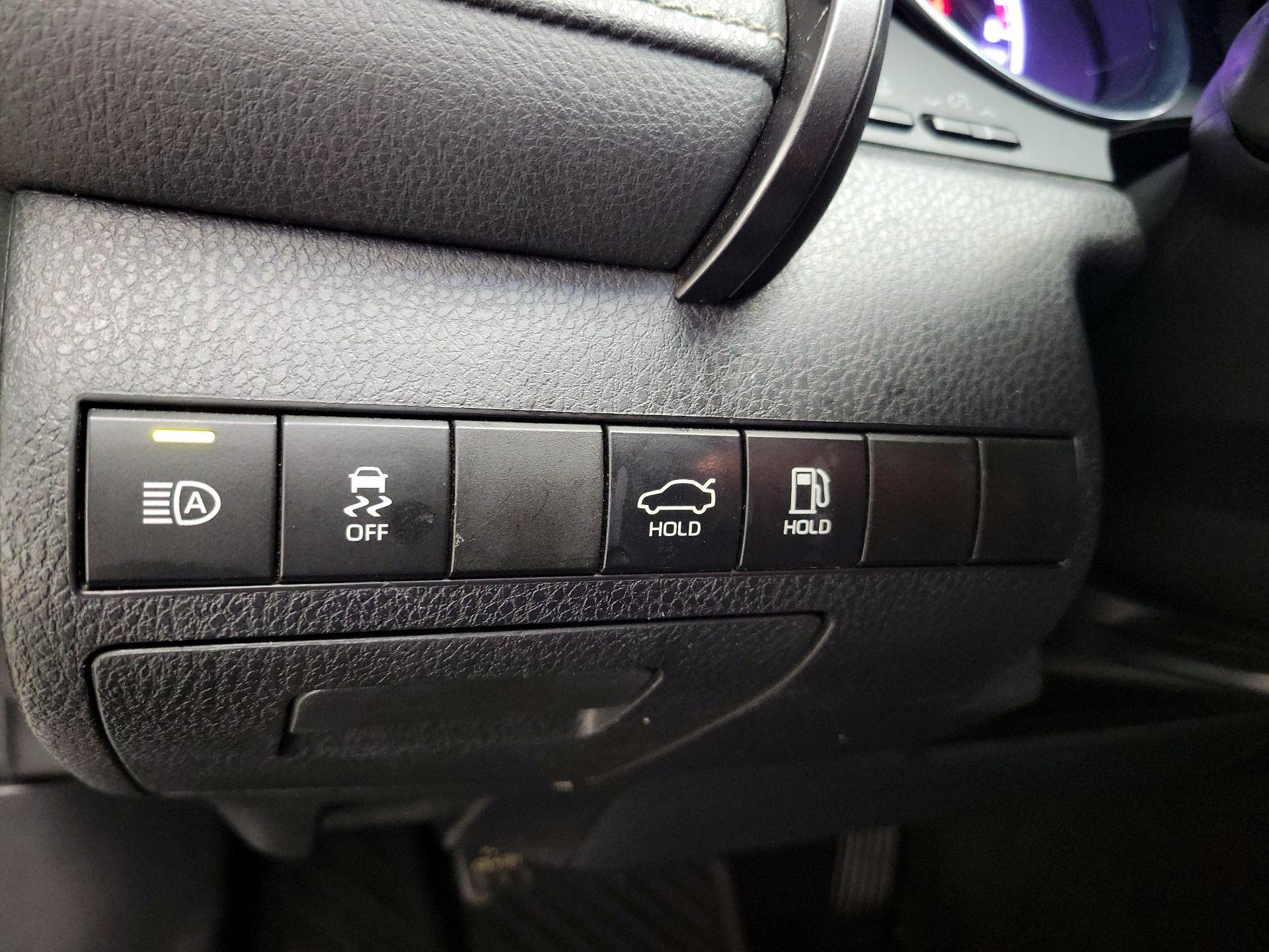 Thumbnail: 2019 Toyota Camry - 13