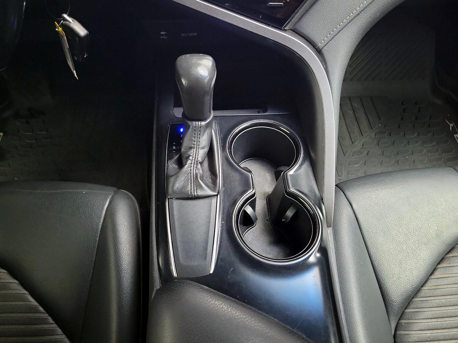 Thumbnail: 2019 Toyota Camry - 17