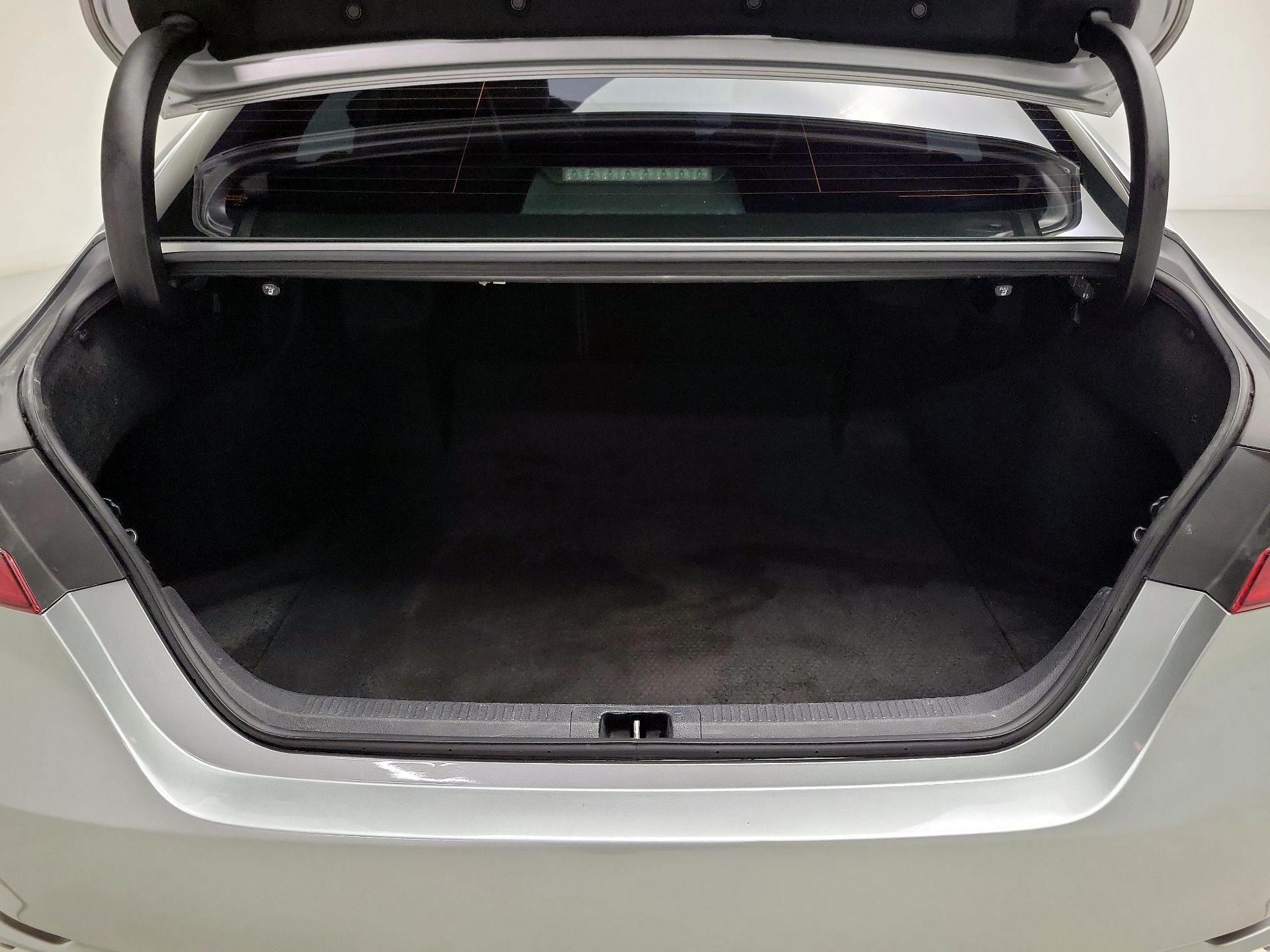 Thumbnail: 2019 Toyota Camry - 20