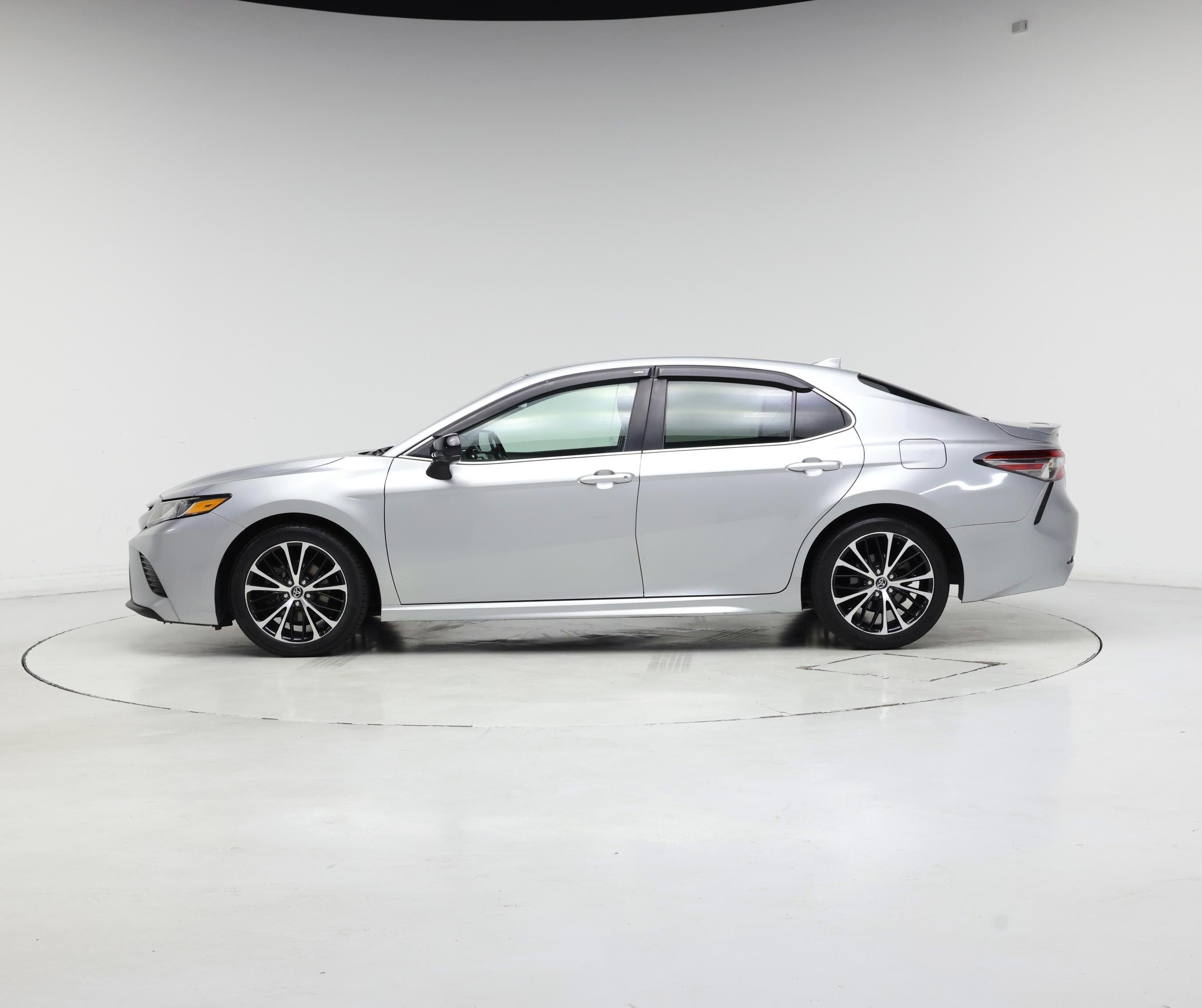 Thumbnail: 2019 Toyota Camry - 3