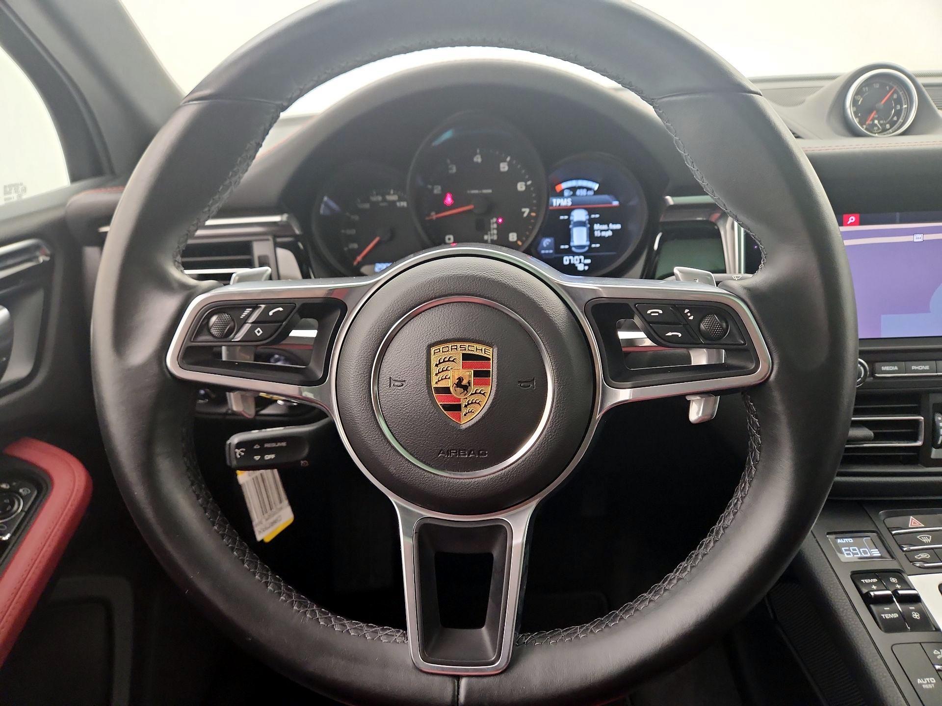Thumbnail: 2021 Porsche Macan - 10