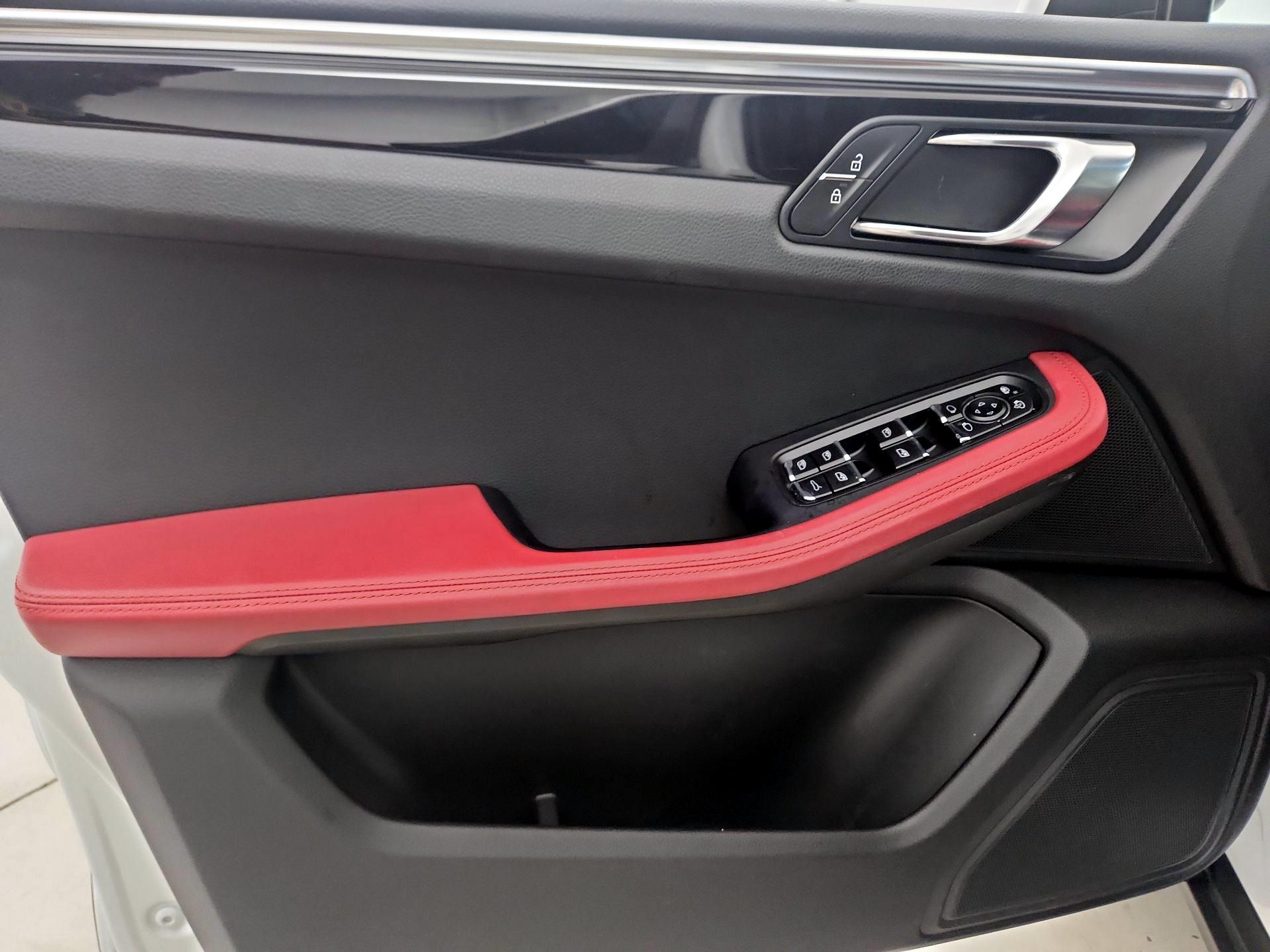 Thumbnail: 2021 Porsche Macan - 12