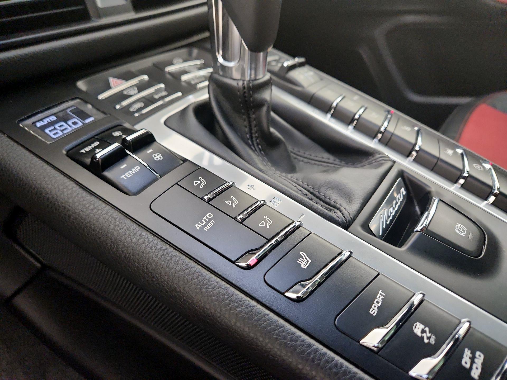 Thumbnail: 2021 Porsche Macan - 17