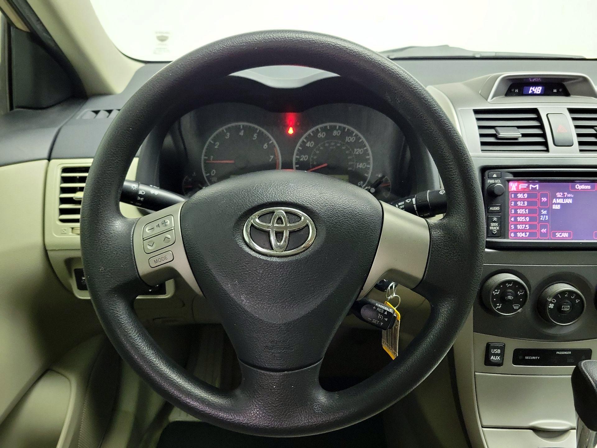 Thumbnail: 2013 Toyota Corolla - 10