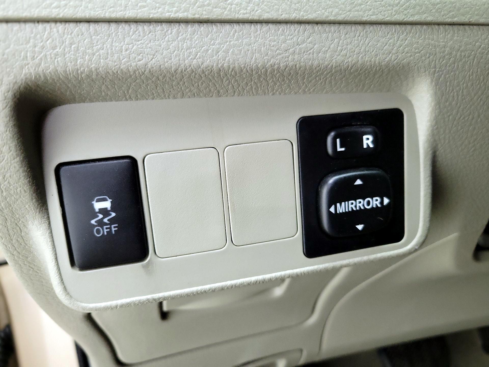 Thumbnail: 2013 Toyota Corolla - 13