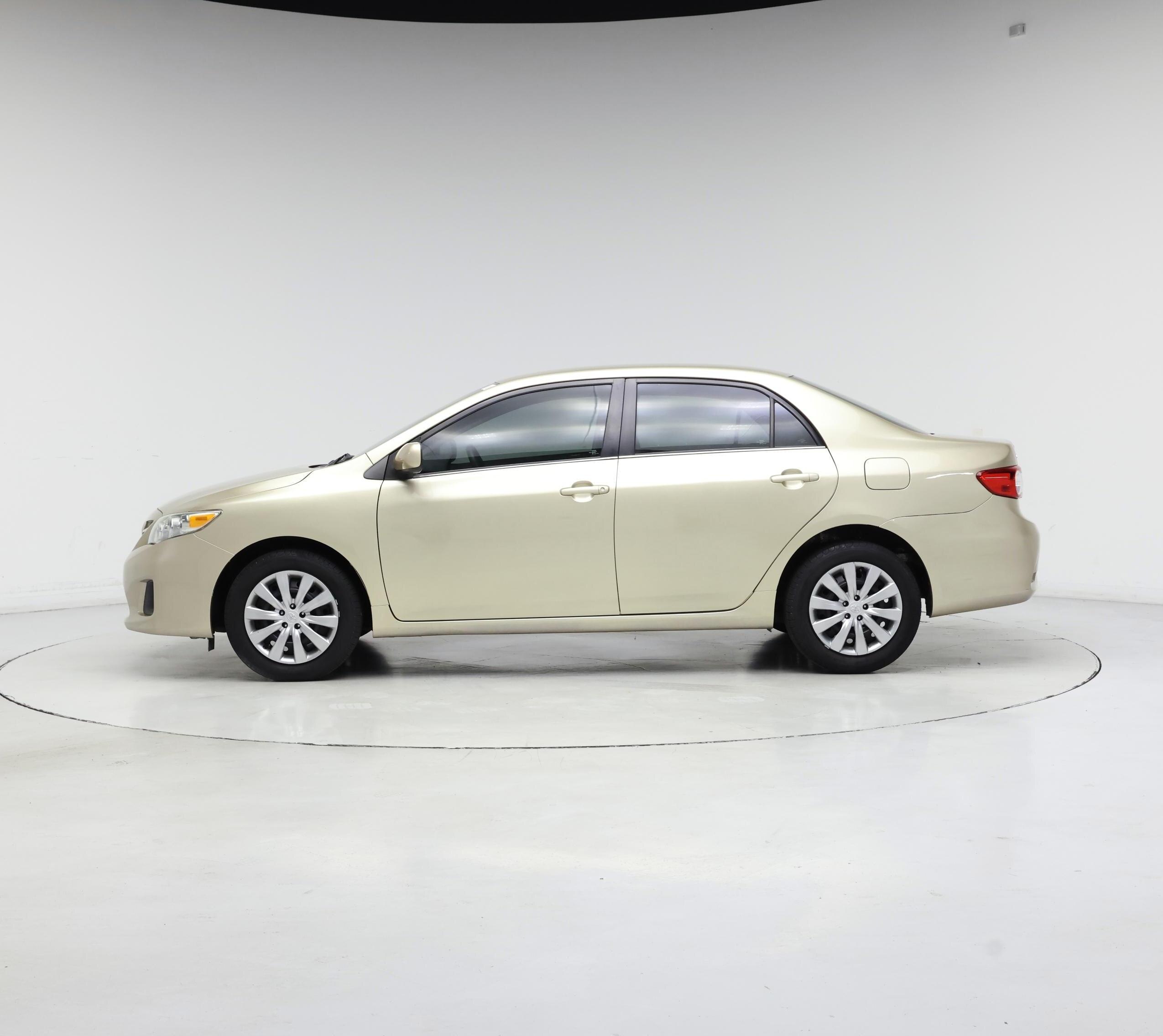 Thumbnail: 2013 Toyota Corolla - 3