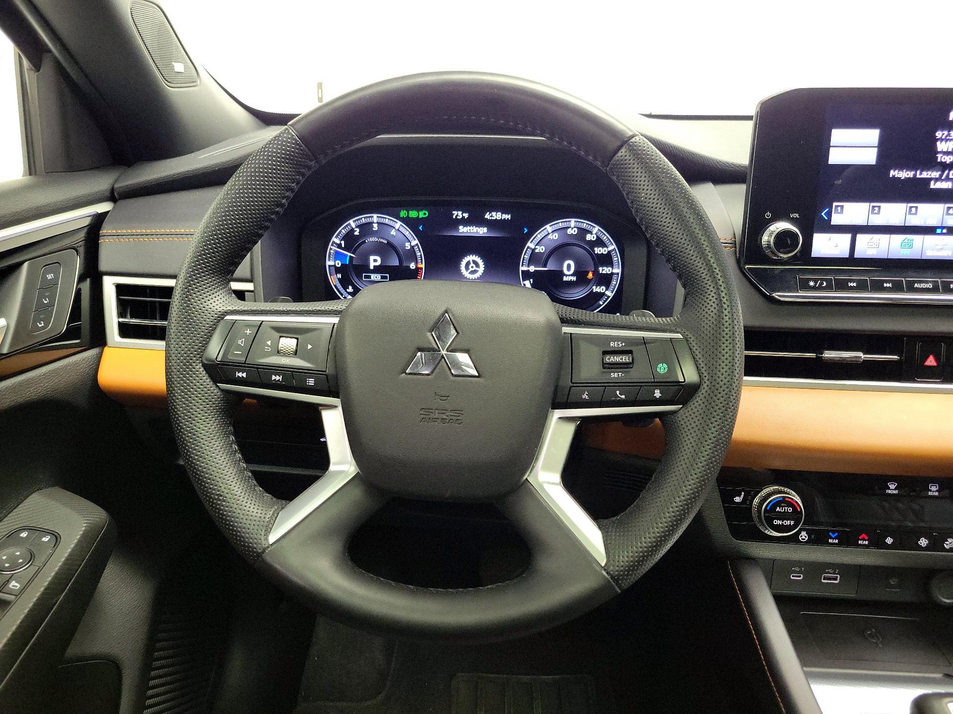 Thumbnail: 2022 Mitsubishi Outlander - 10