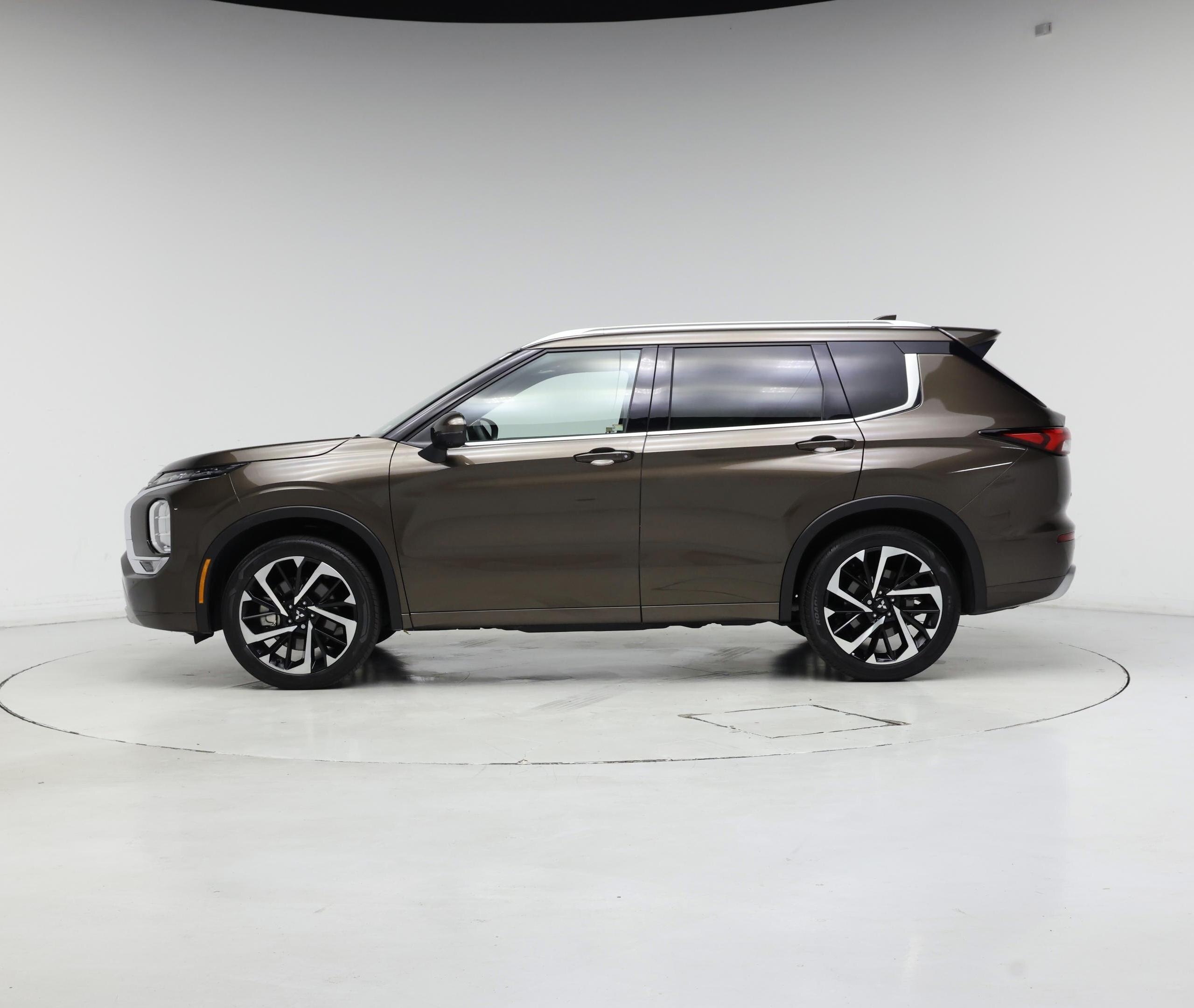 Thumbnail: 2022 Mitsubishi Outlander - 3
