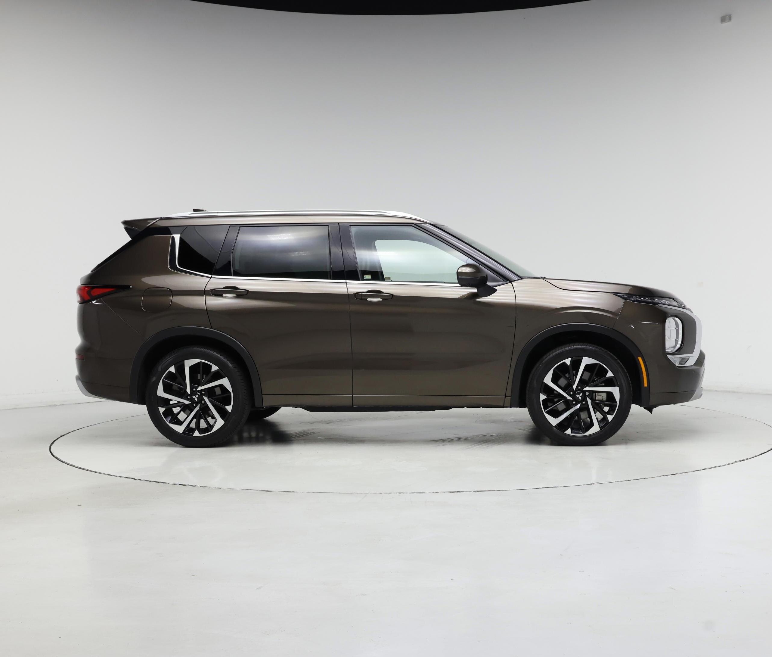 Thumbnail: 2022 Mitsubishi Outlander - 7
