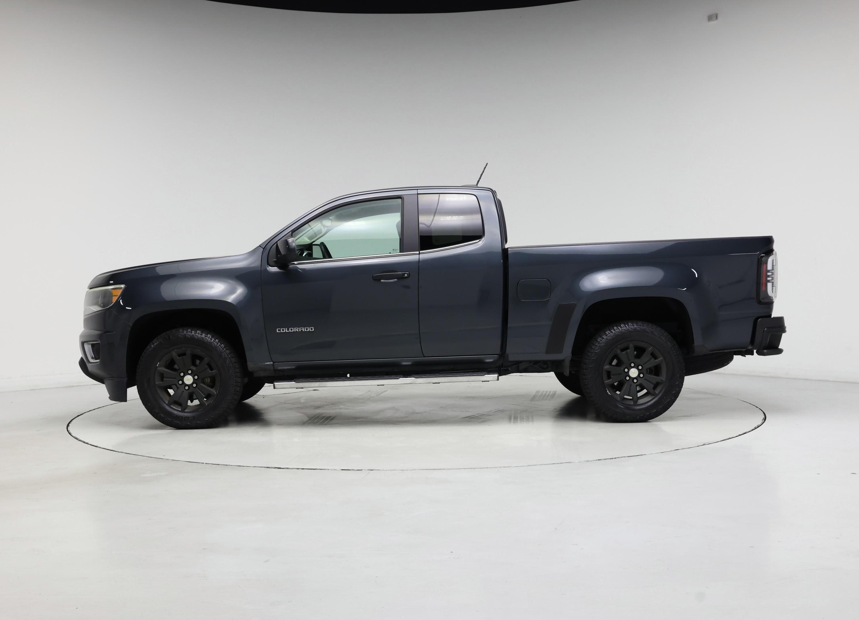 Thumbnail: 2017 Chevrolet Colorado - 3
