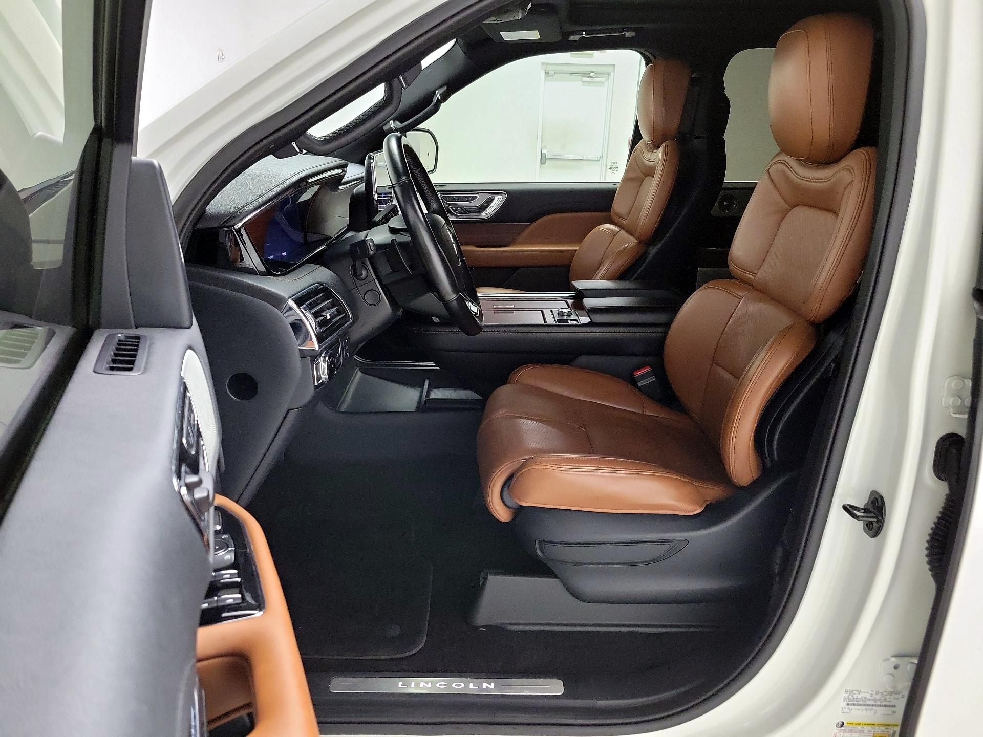 Thumbnail: 2021 Lincoln Navigator - 11