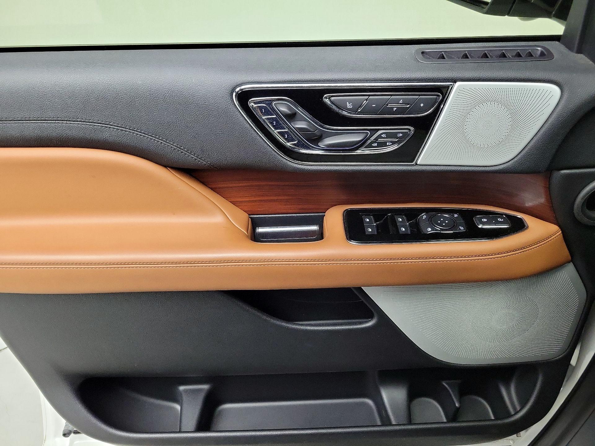 Thumbnail: 2021 Lincoln Navigator - 12