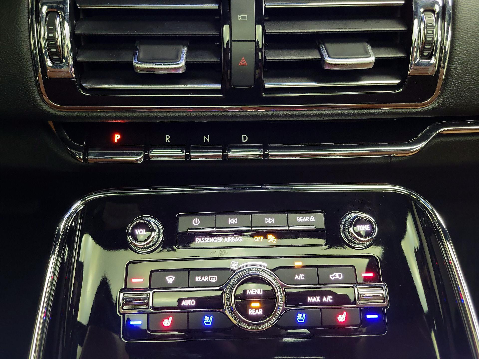 Thumbnail: 2021 Lincoln Navigator - 17