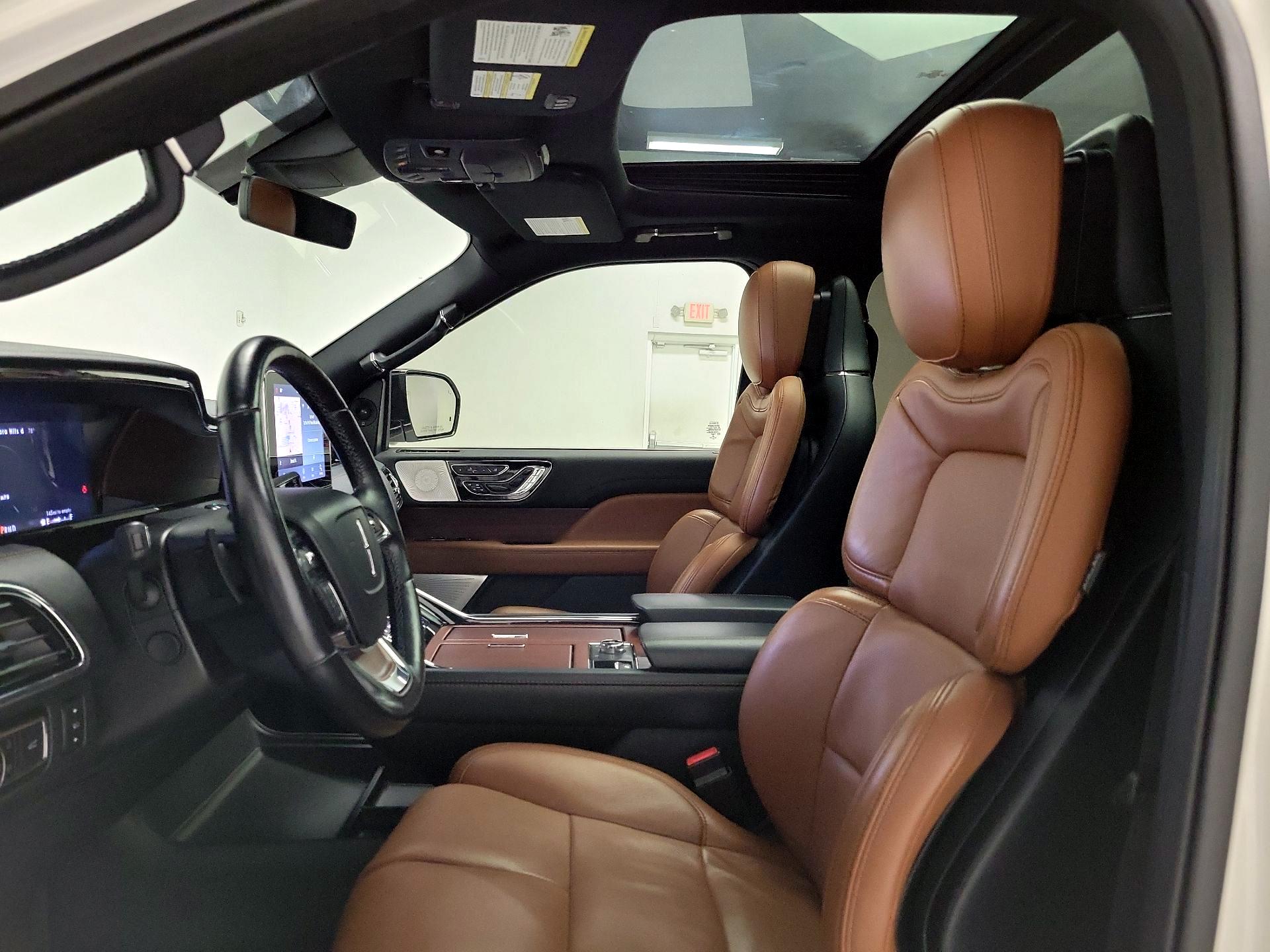 Thumbnail: 2021 Lincoln Navigator - 20